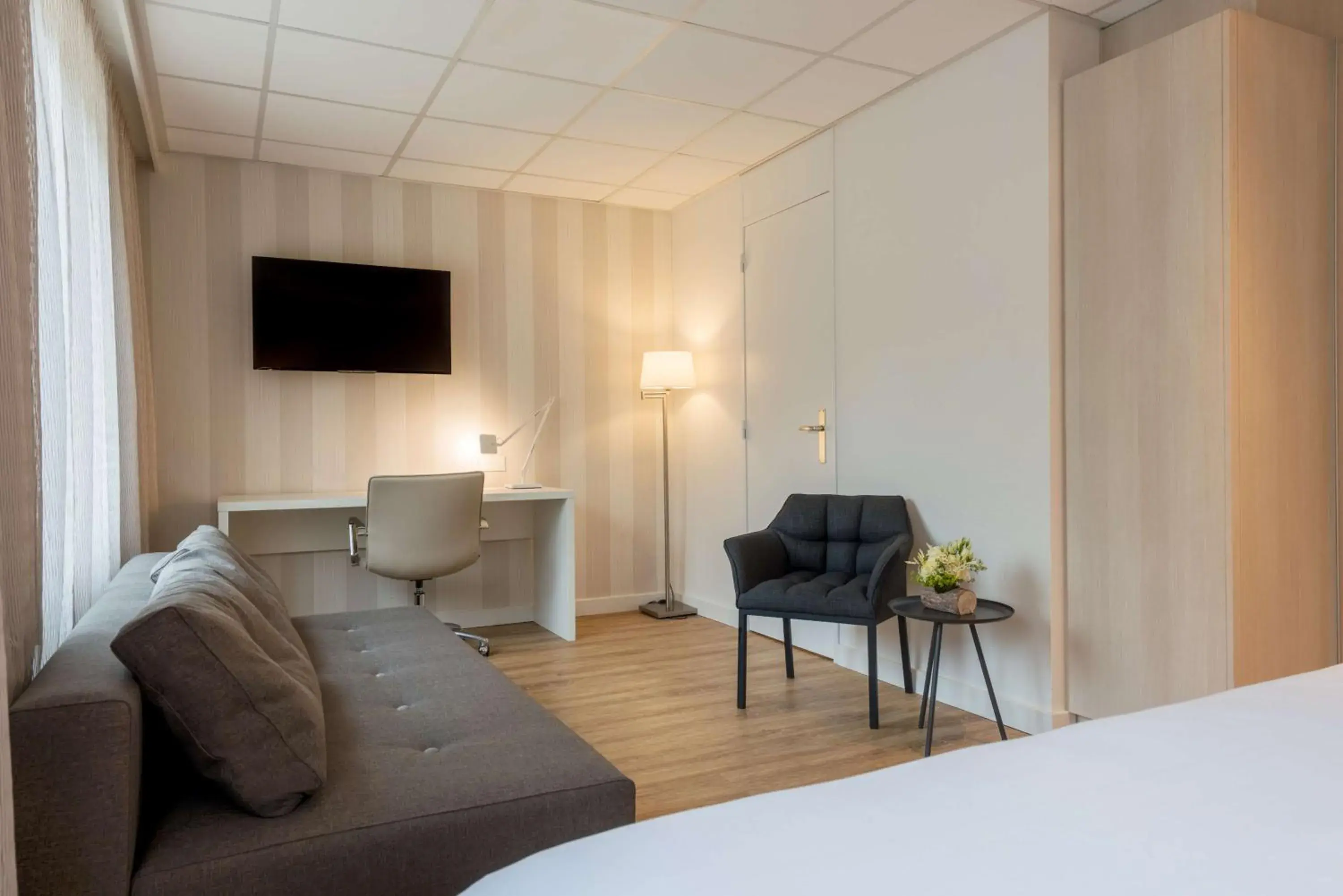 Photo of the whole room, Bed in NH Eindhoven Conference Centre Koningshof Photo of the whole room, Bed in NH Eindhoven Conference Centre Koningshof