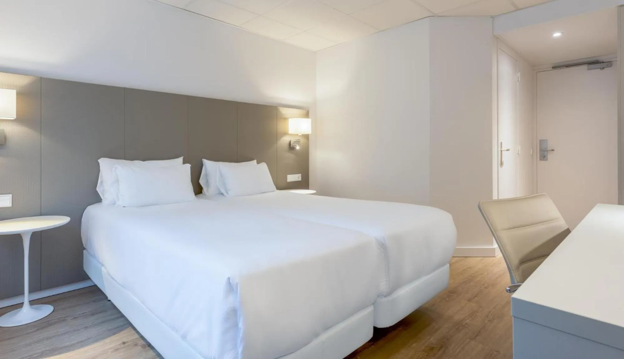 Bedroom, Bed in NH Eindhoven Conference Centre Koningshof