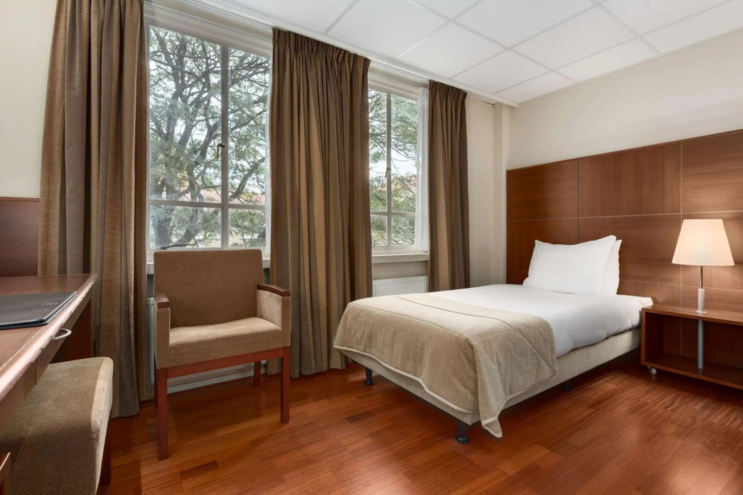 Bedroom, Bed in NH Eindhoven Conference Centre Koningshof Bedroom, Bed in NH Eindhoven Conference Centre Koningshof