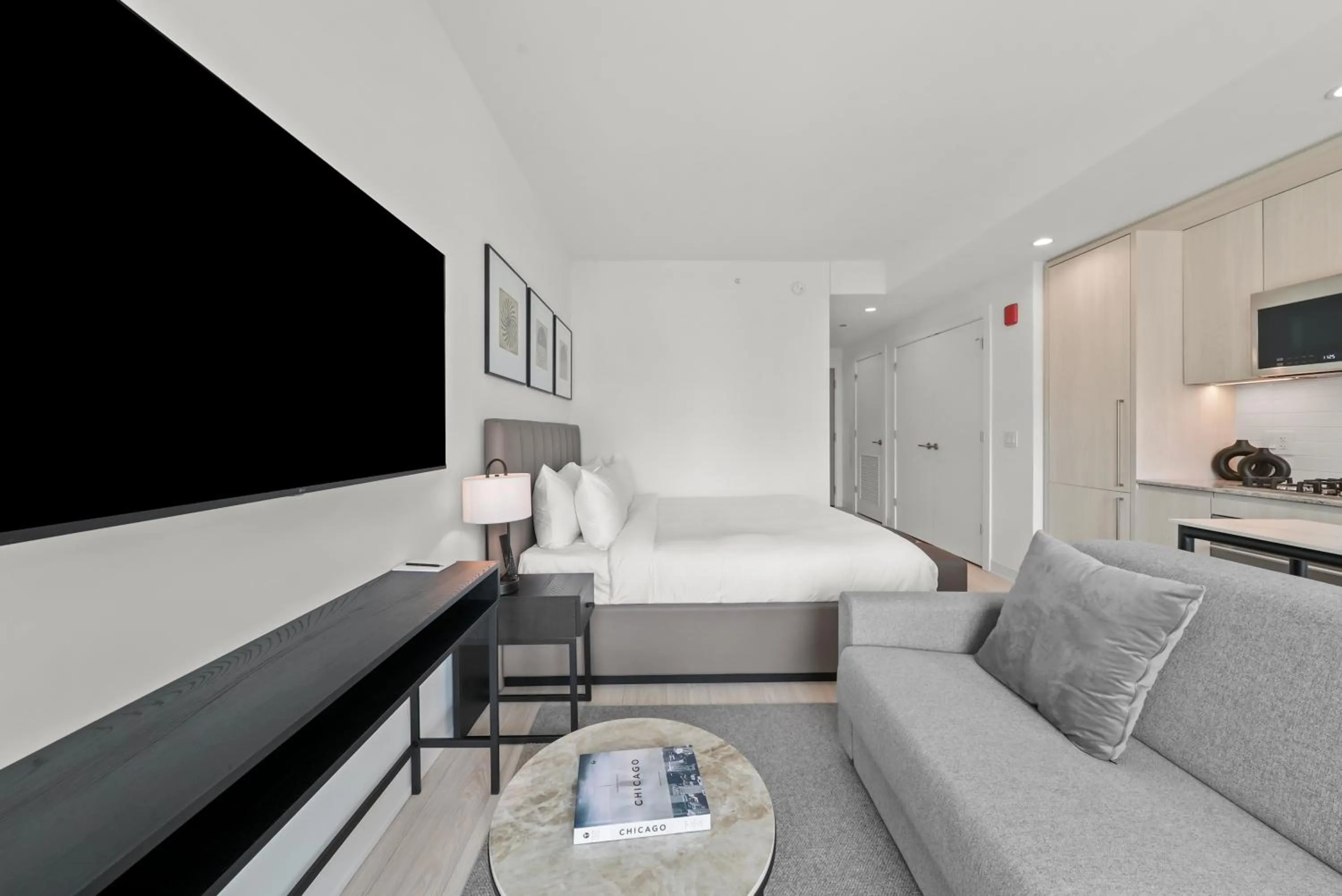 Bed in Level Chicago Fulton Market