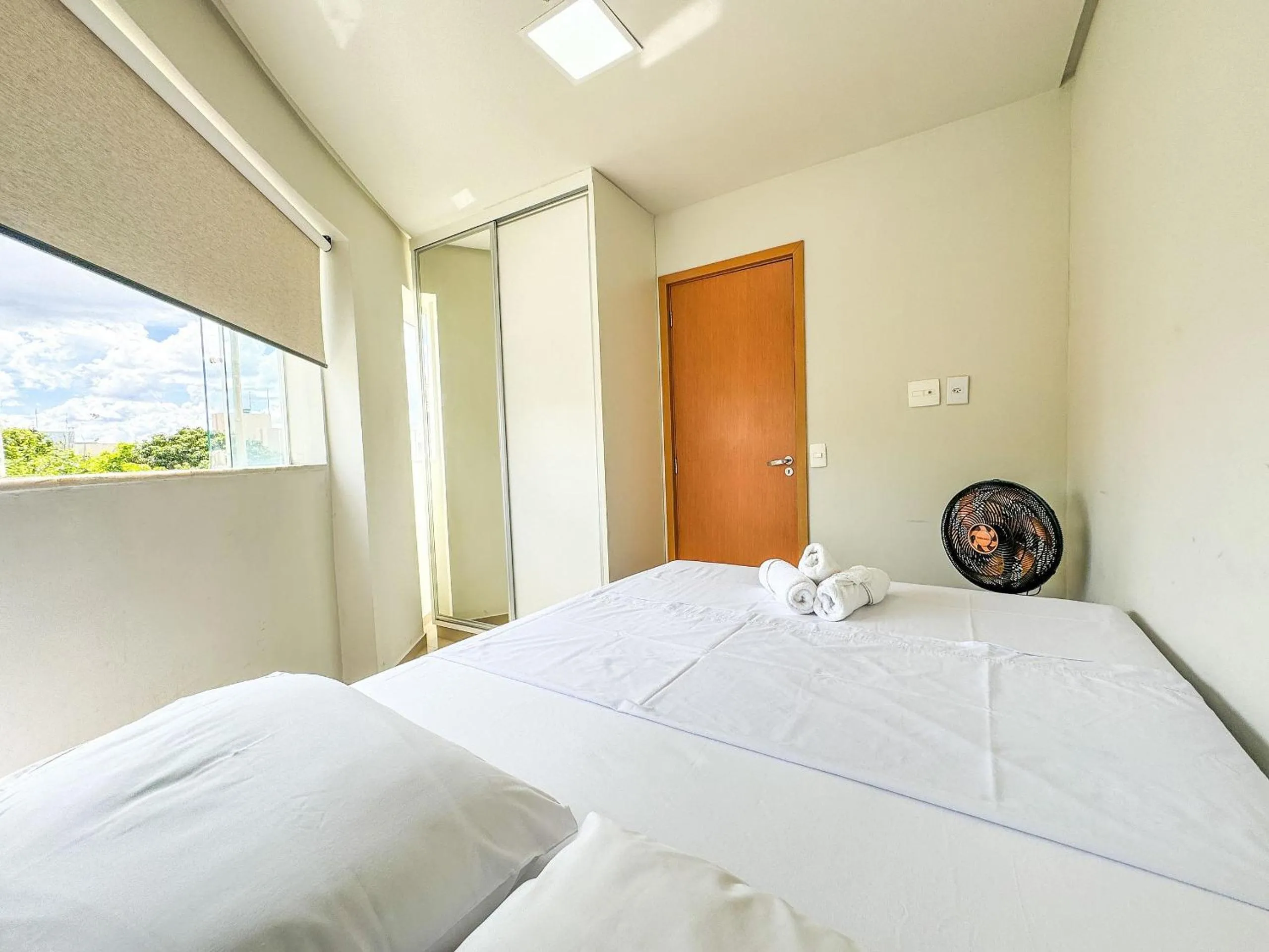 Photo of the whole room, Bed in APTOS 1 e 2QTO Lava e Seca e Academia