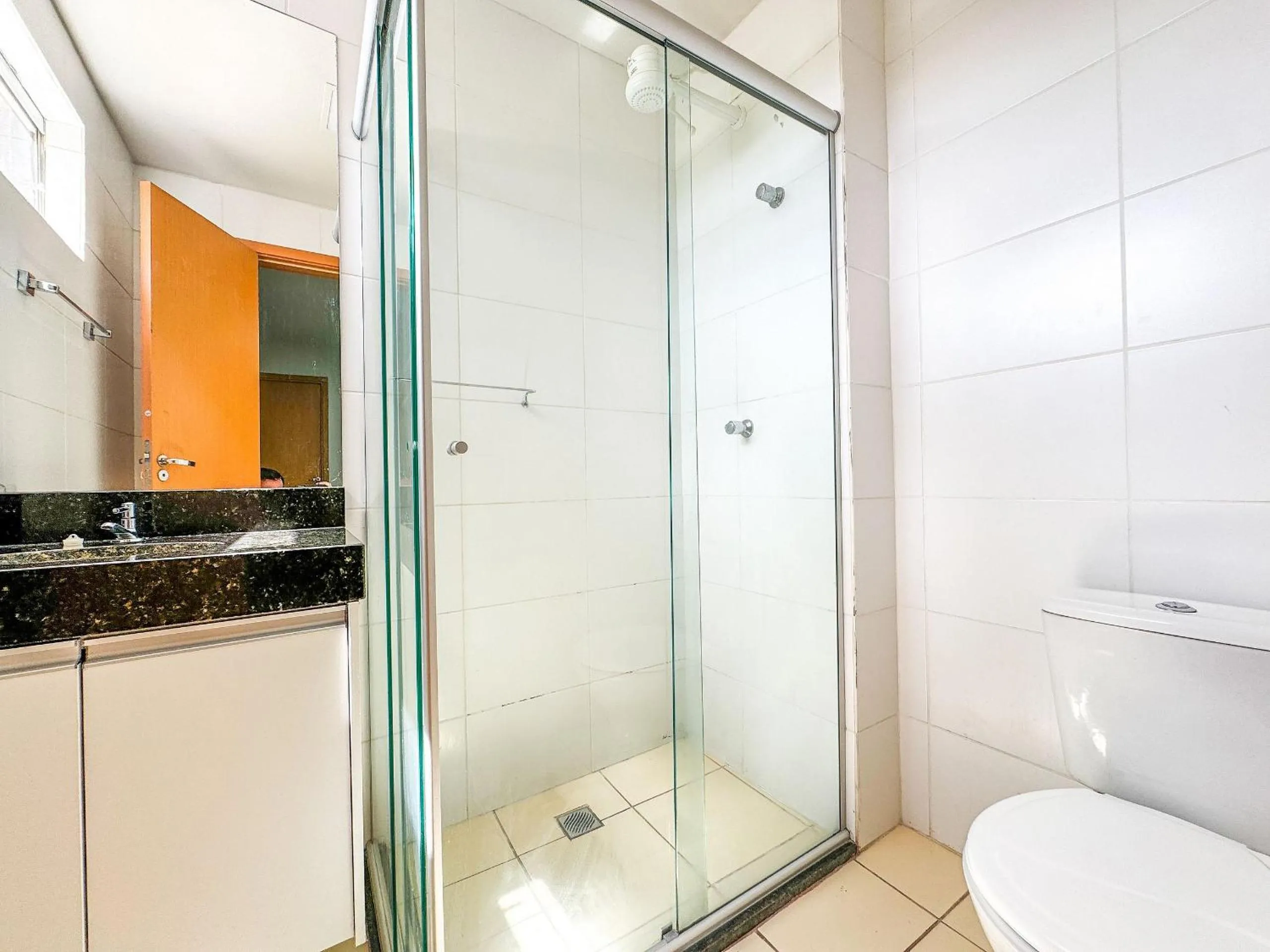 Toilet in APTOS 1 e 2QTO Lava e Seca e Academia