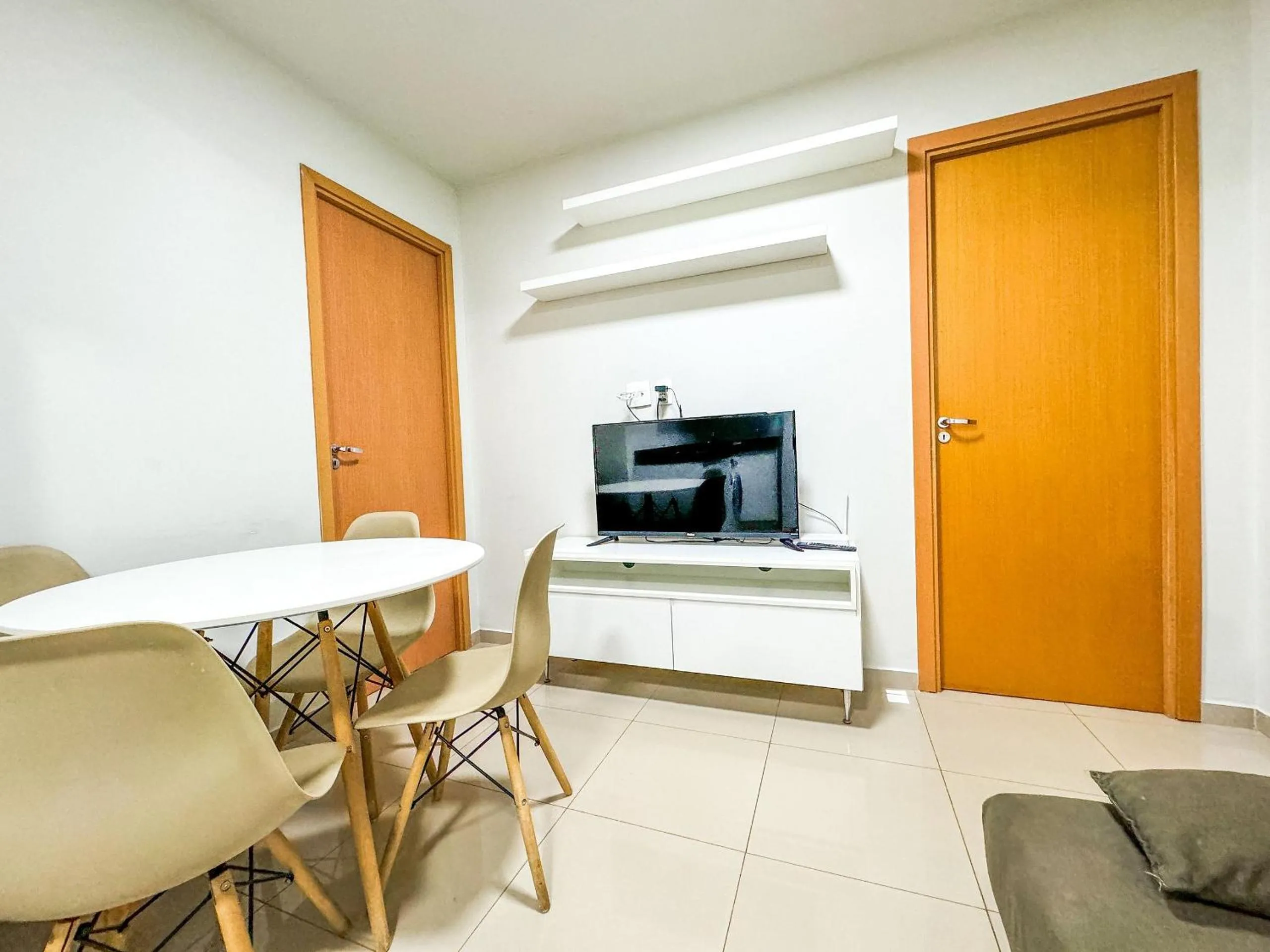 Living room in APTOS 1 e 2QTO Lava e Seca e Academia