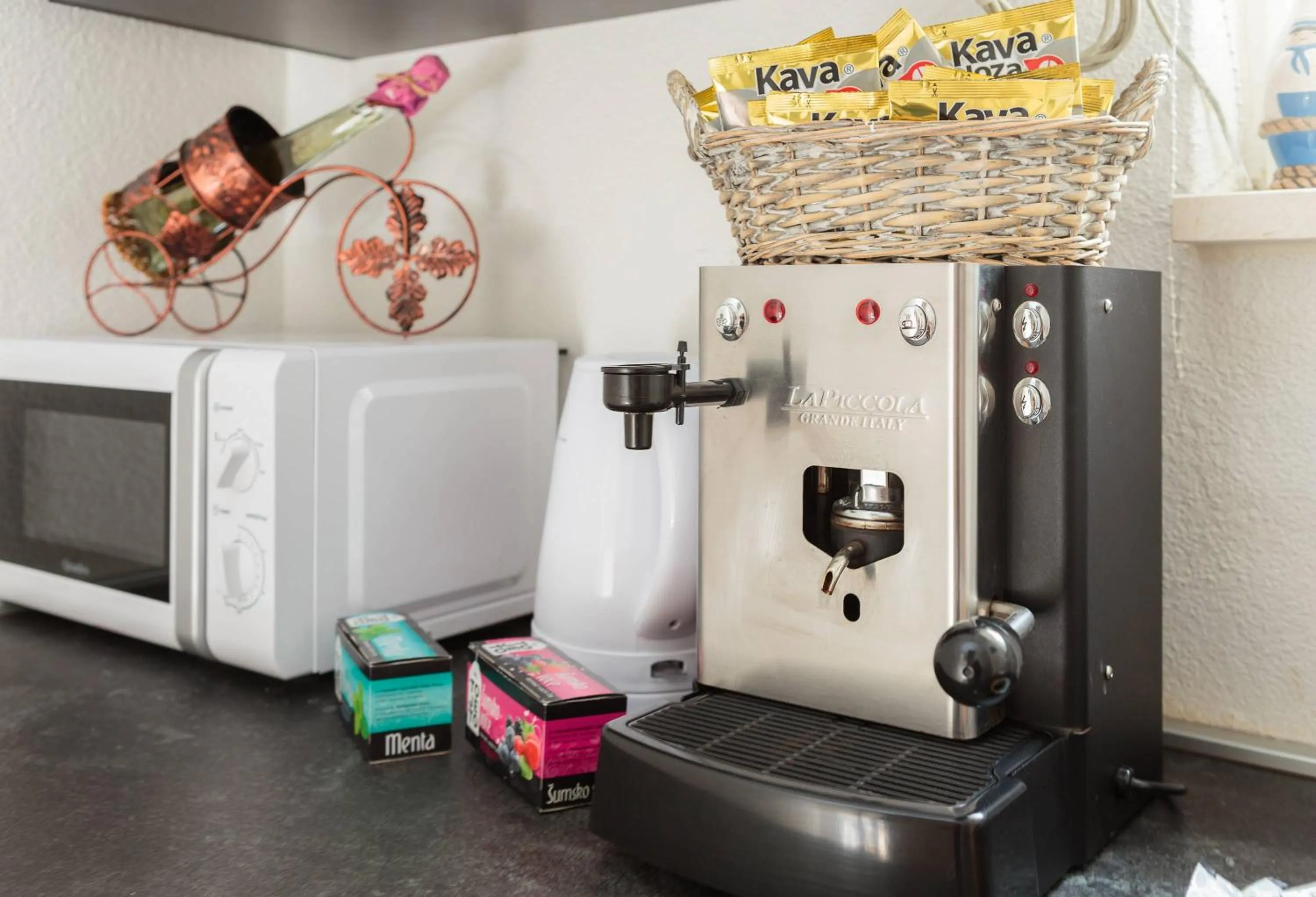 Communal kitchen in PLR Luxury Rooms