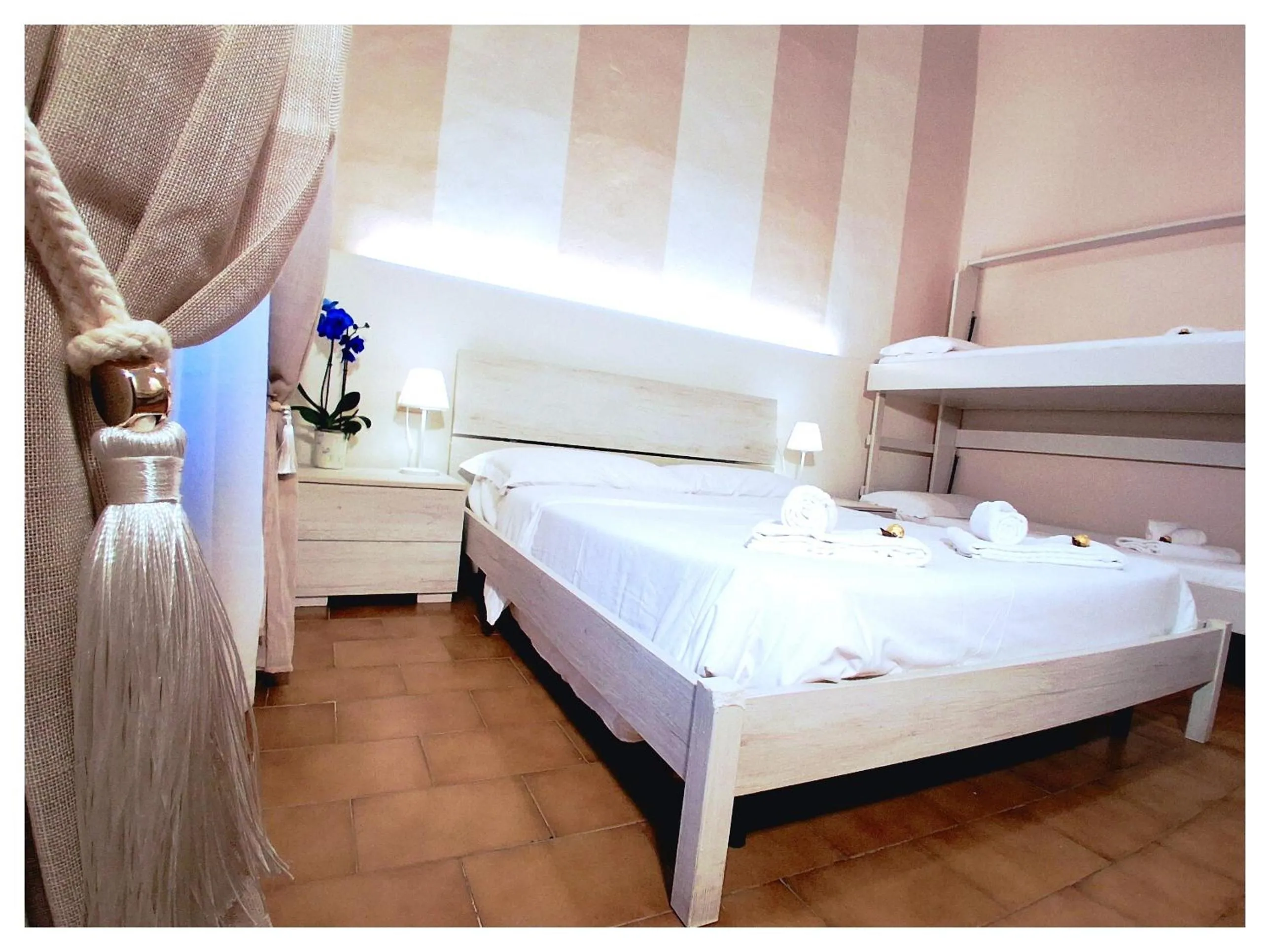 Shower, Bed in Hotel Le Giare