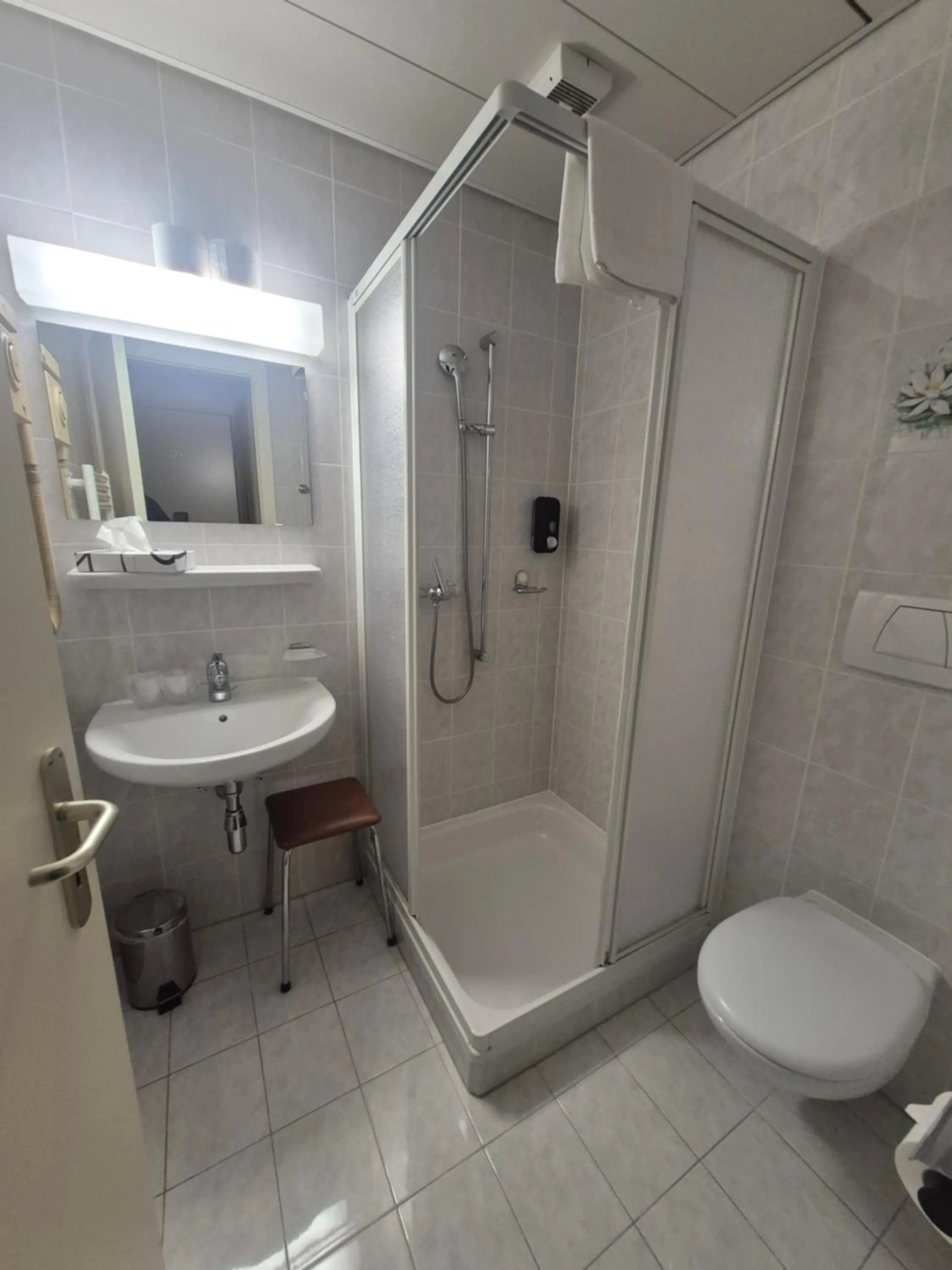 Shower in Hotel Colibrì