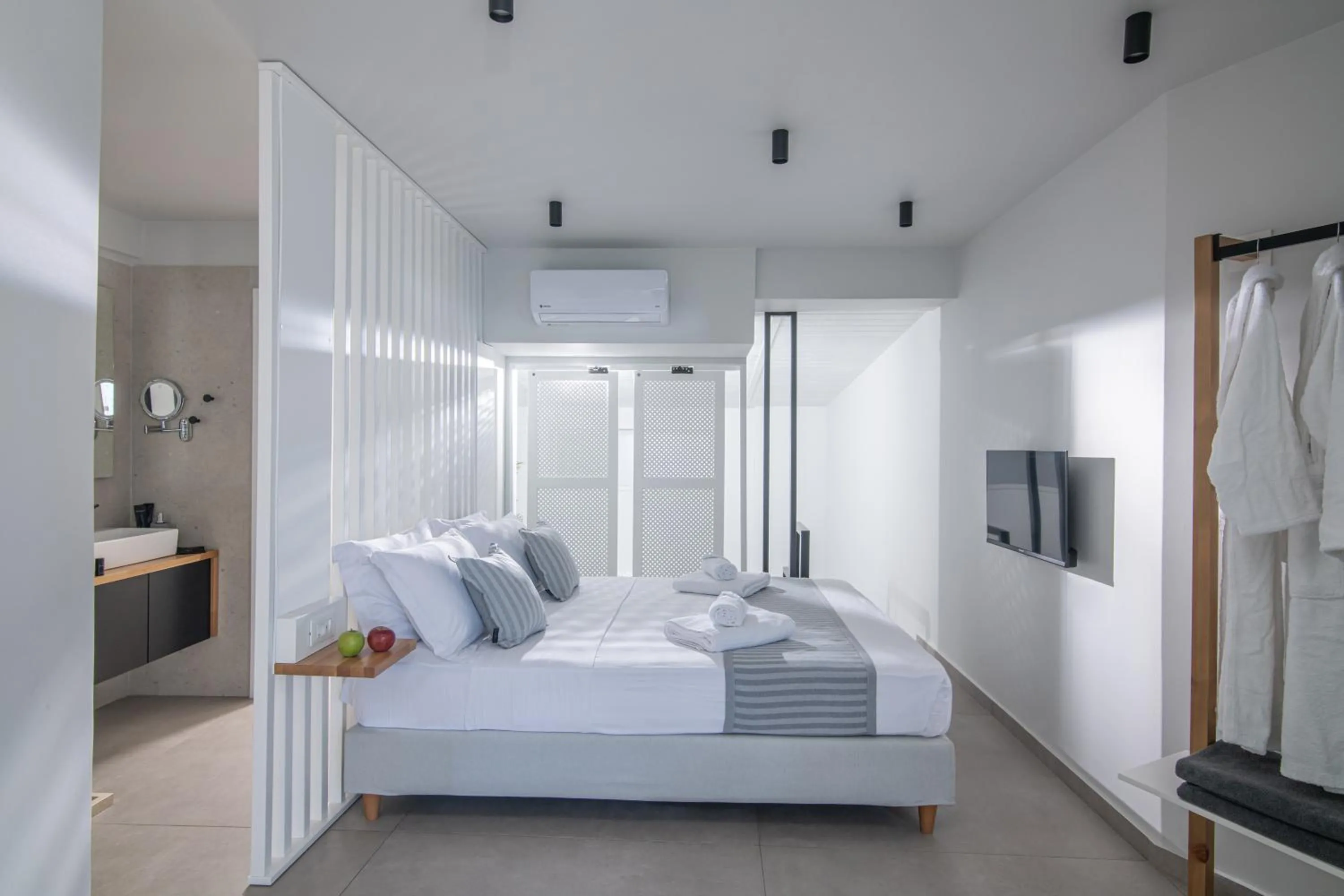Beachfront Salty Sea Luxury Suite 1