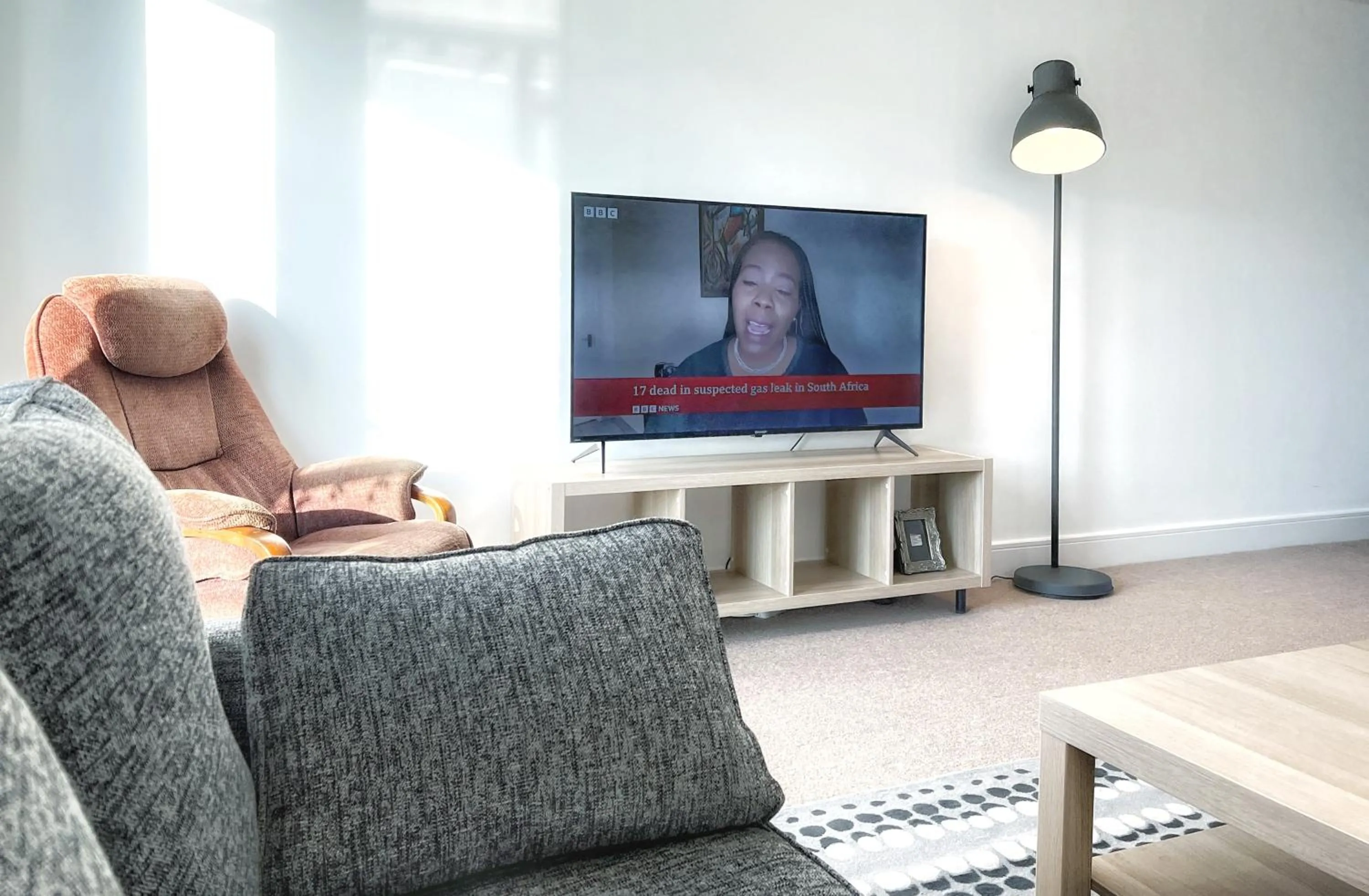 Elegant and Bright Seaside APT in Swansea Marina