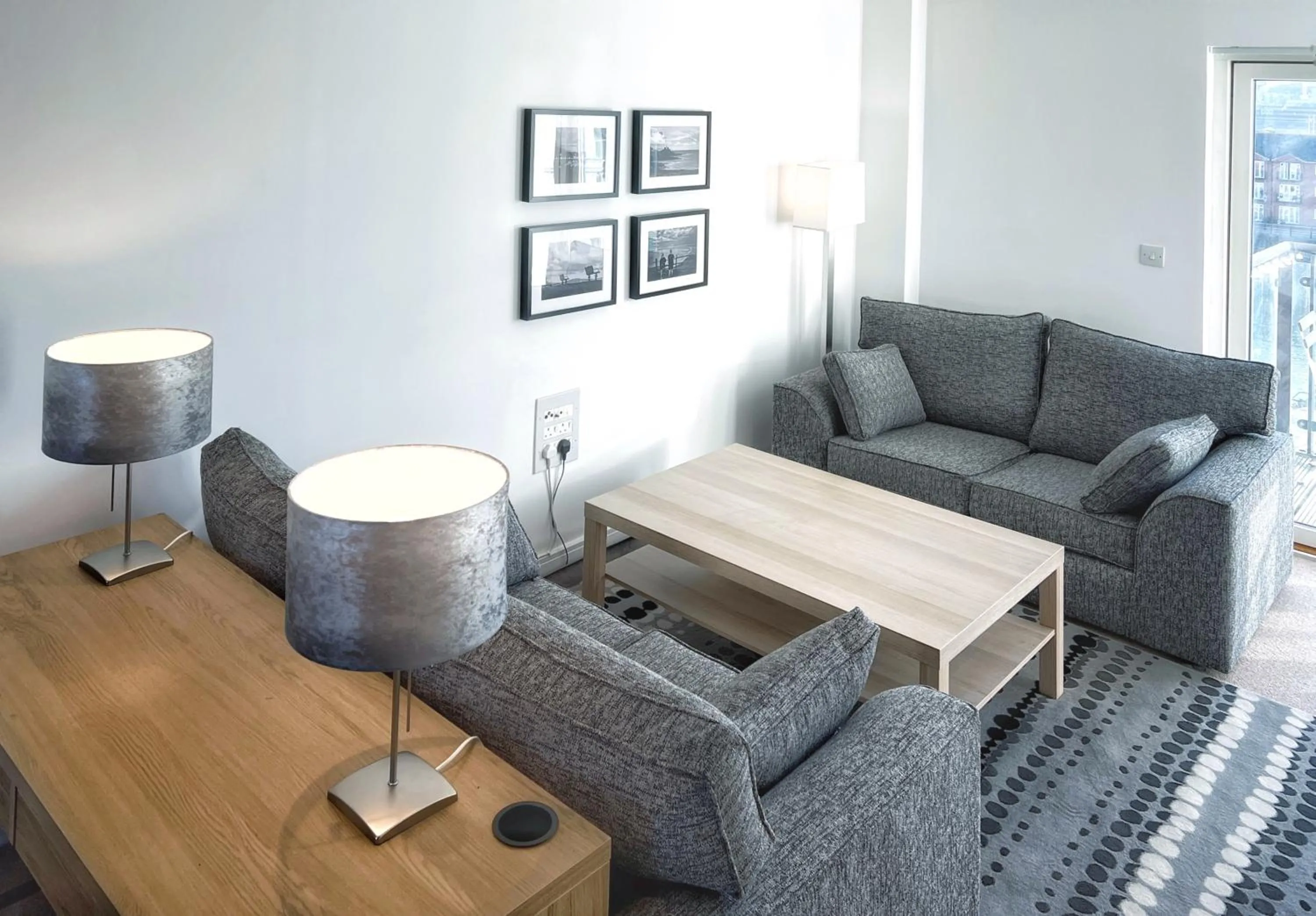 Elegant and Bright Seaside APT in Swansea Marina