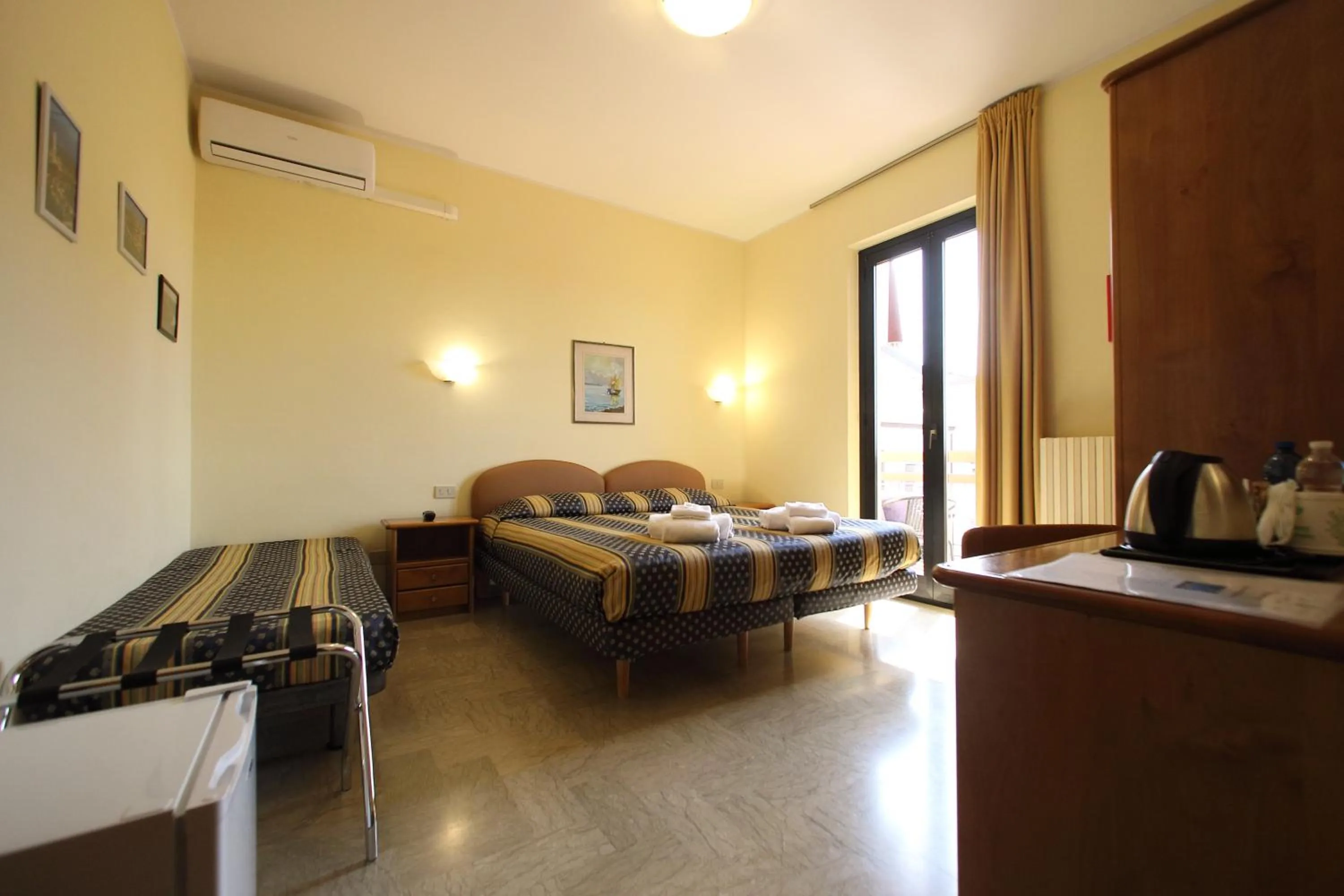 Double Room with Extra Bed in Hotel Primavera