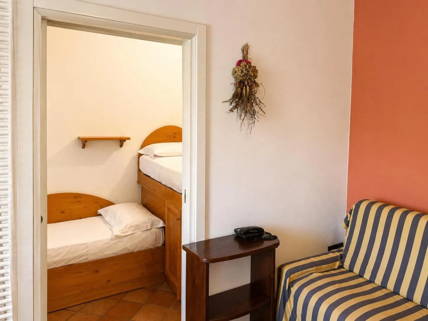 Living room, Bed in I Cancelli - Family Village