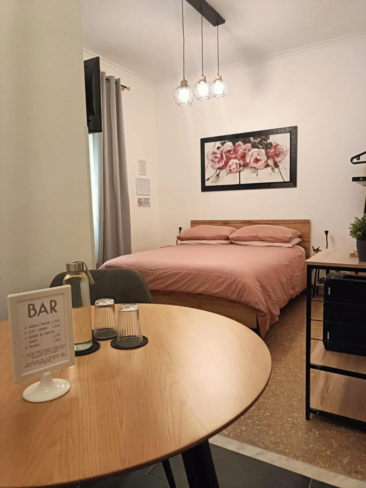 Bed in Rose Antiche Vatican B&B