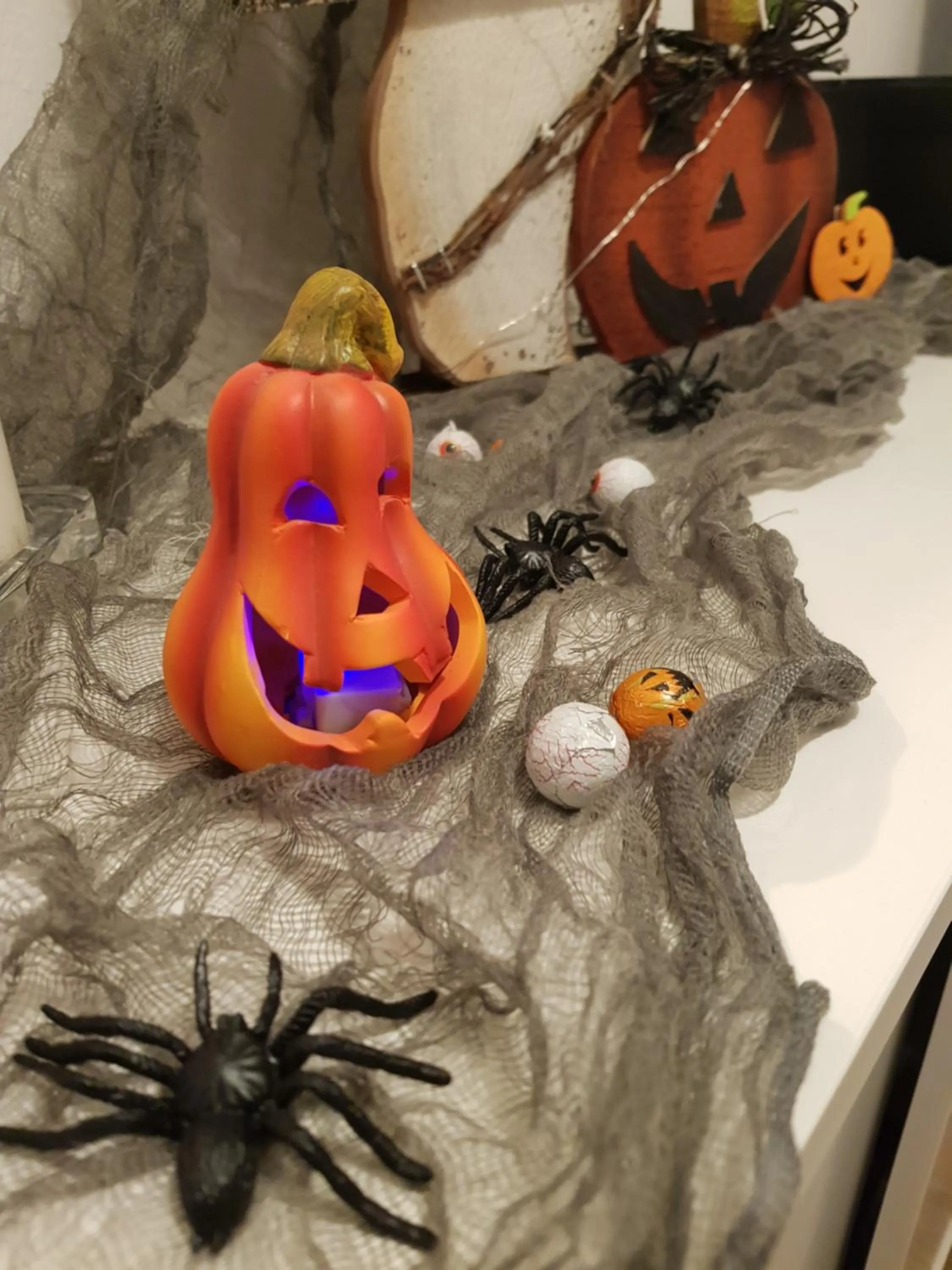 Decorative detail in Rose Antiche Vatican B&B