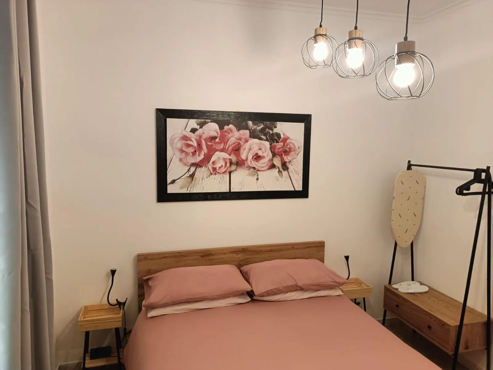 Bed in Rose Antiche Vatican B&B