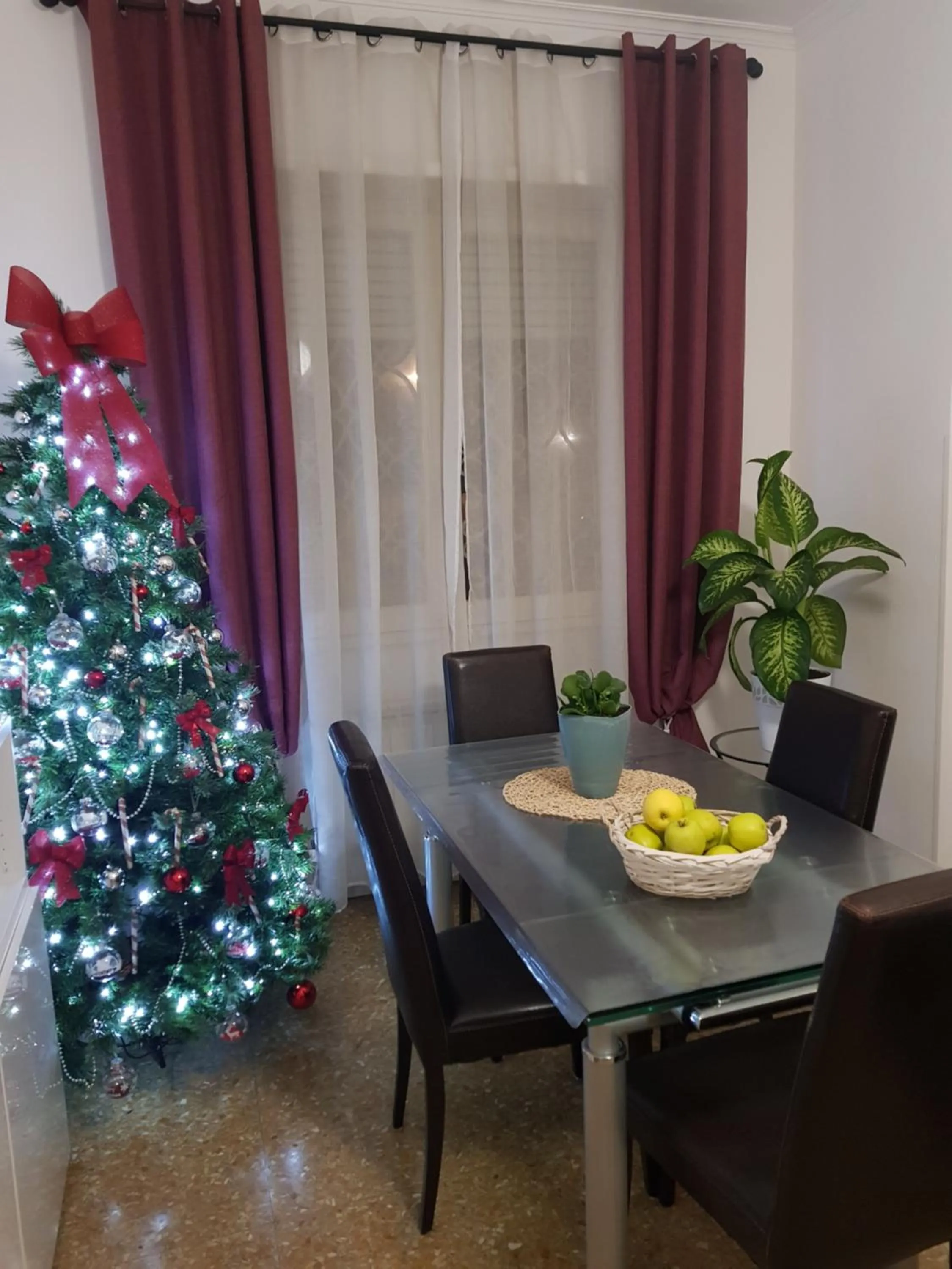 Communal lounge/ TV room in Rose Antiche Vatican B&B