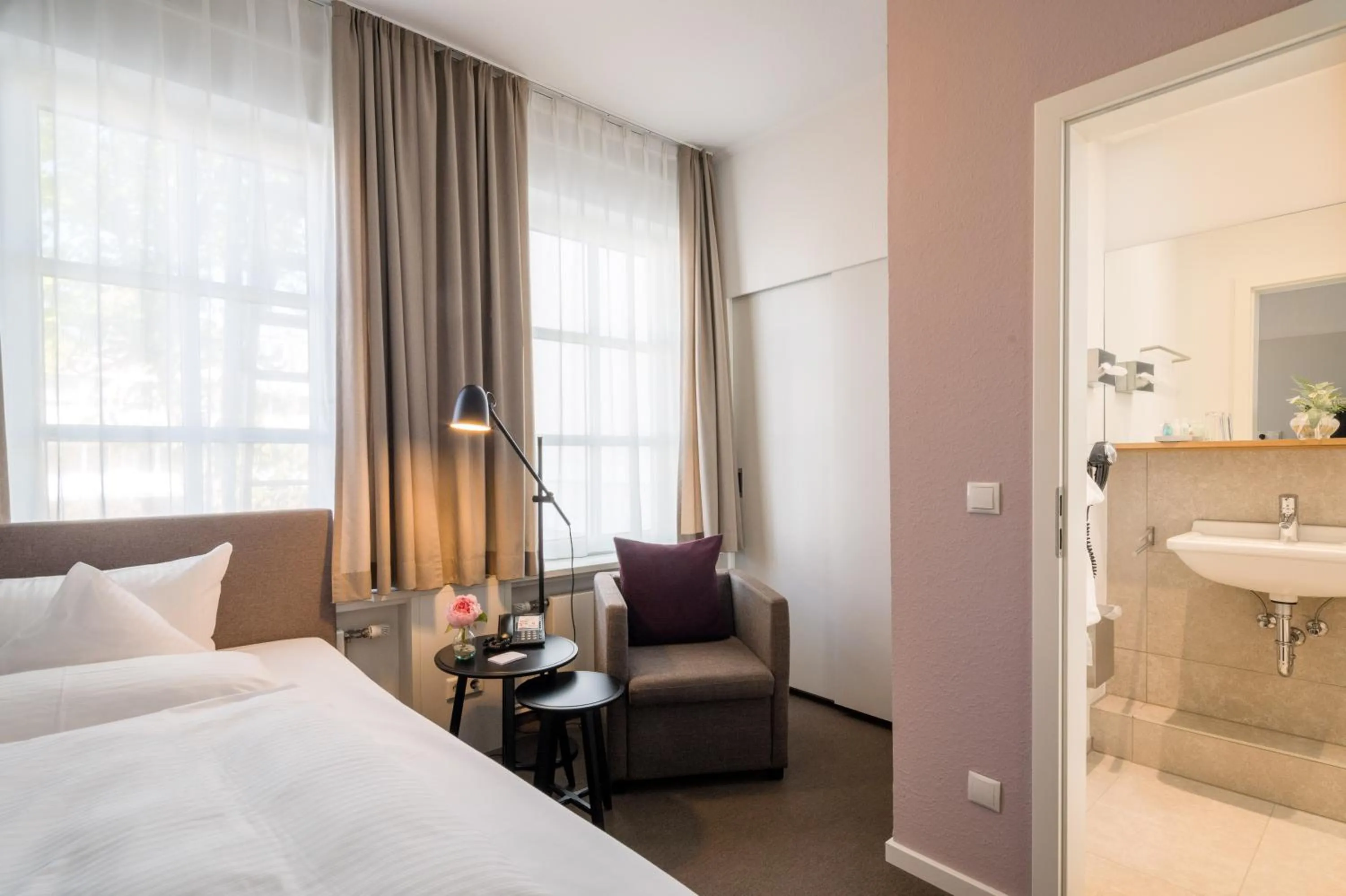 Seating area, Bed in Baurs Park