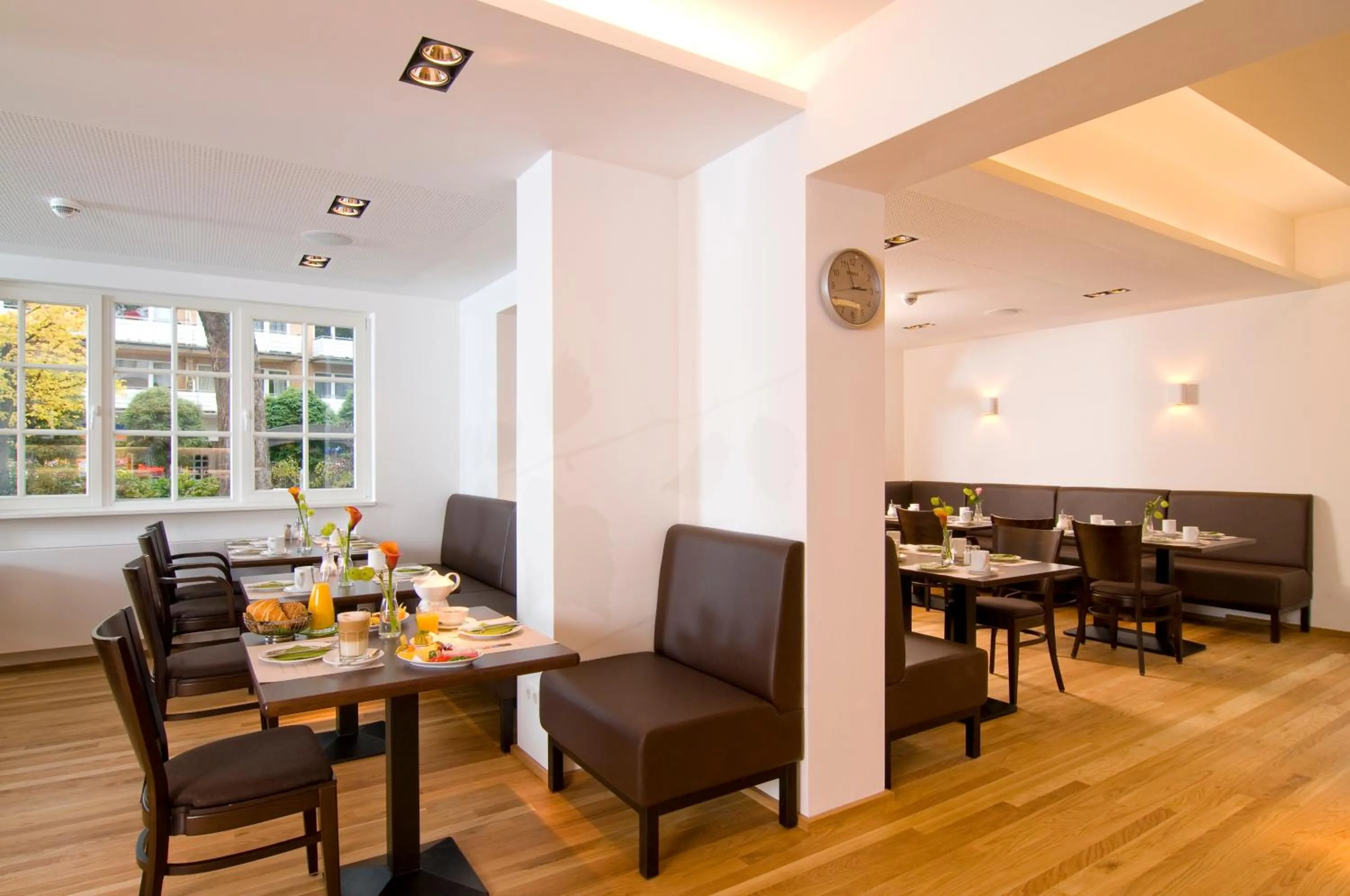 Dining area in Baurs Park