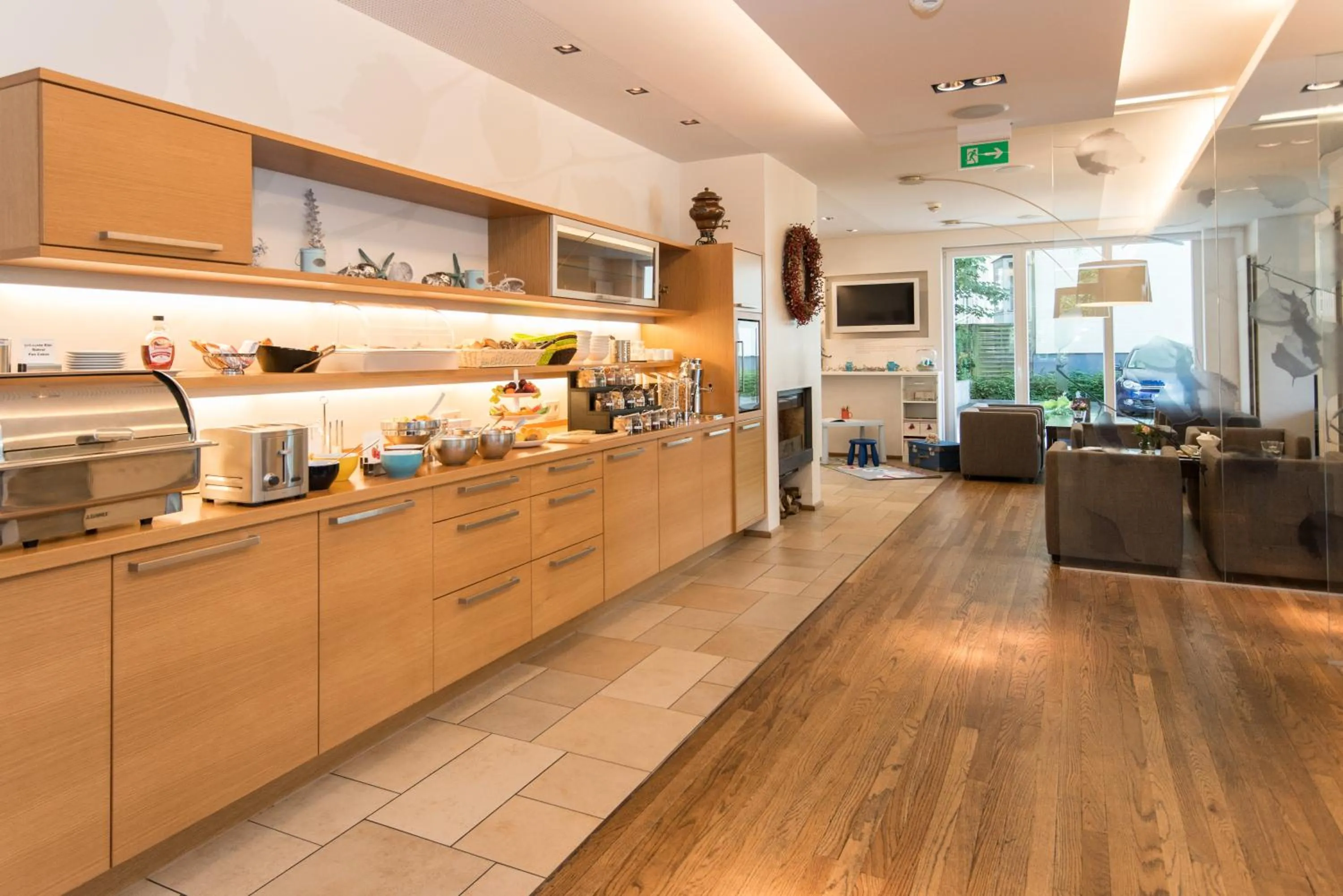 Buffet breakfast in Baurs Park