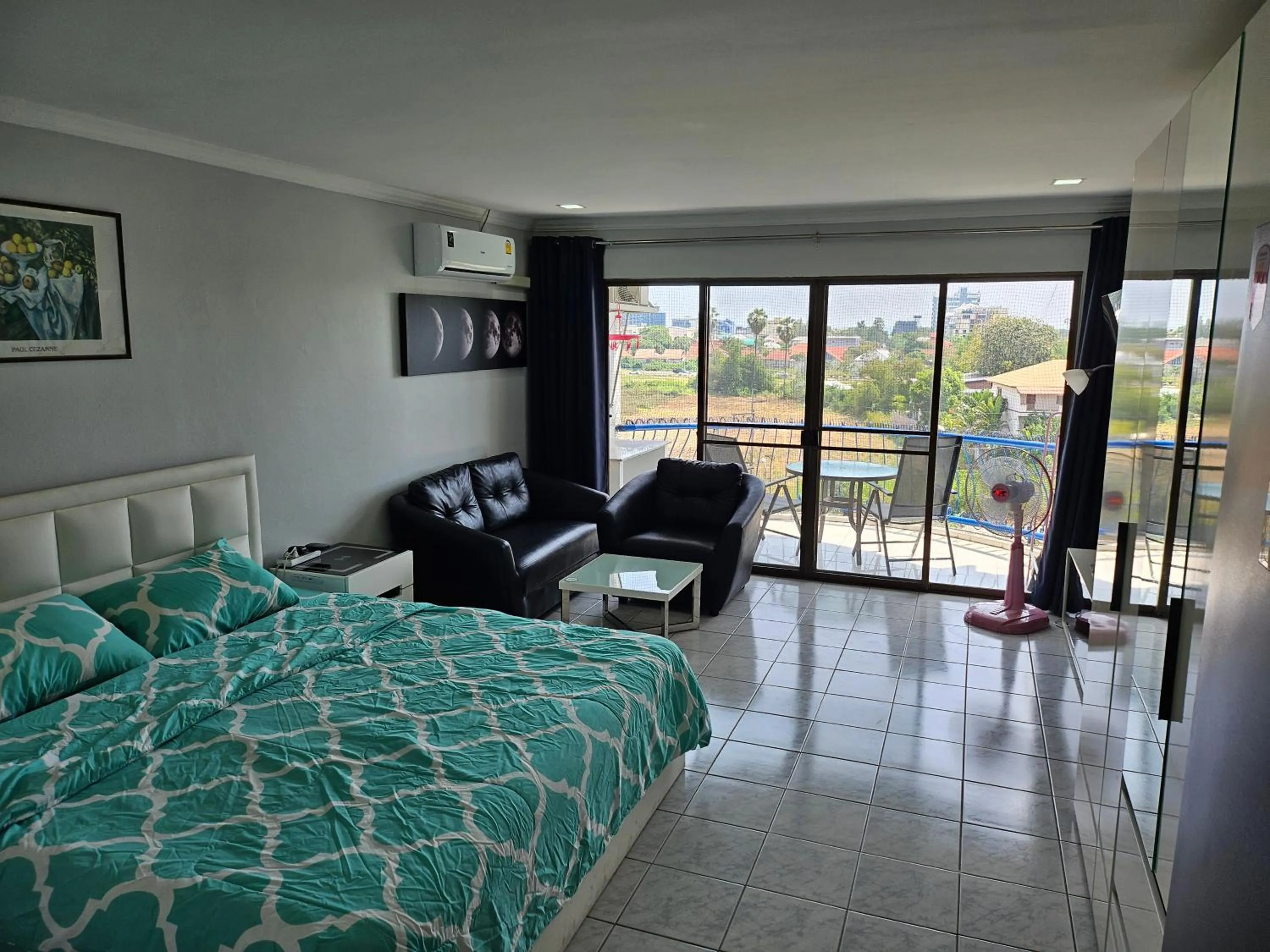 Photo of the whole room, Bed in Villa Germania