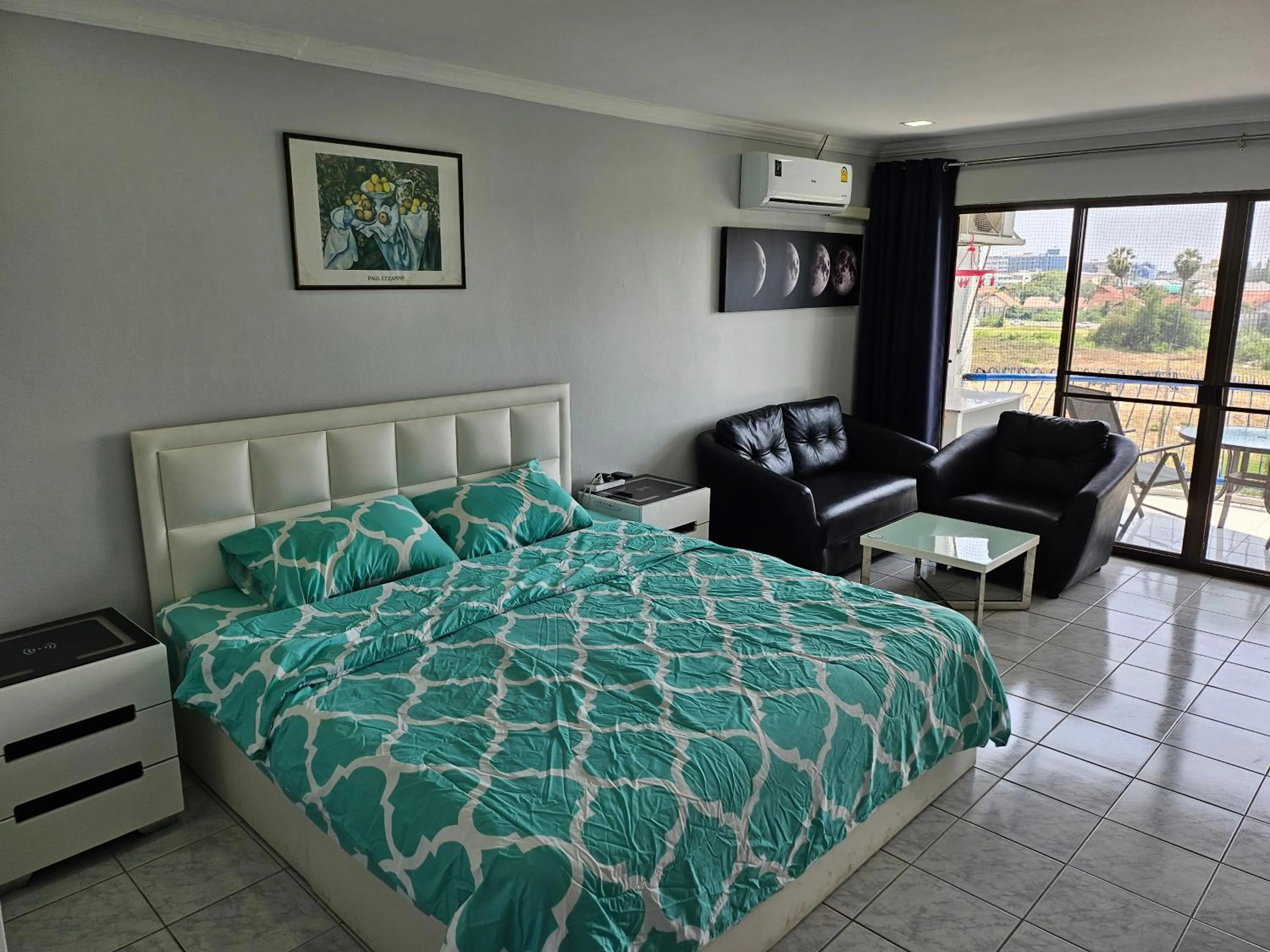 Photo of the whole room, Bed in Villa Germania