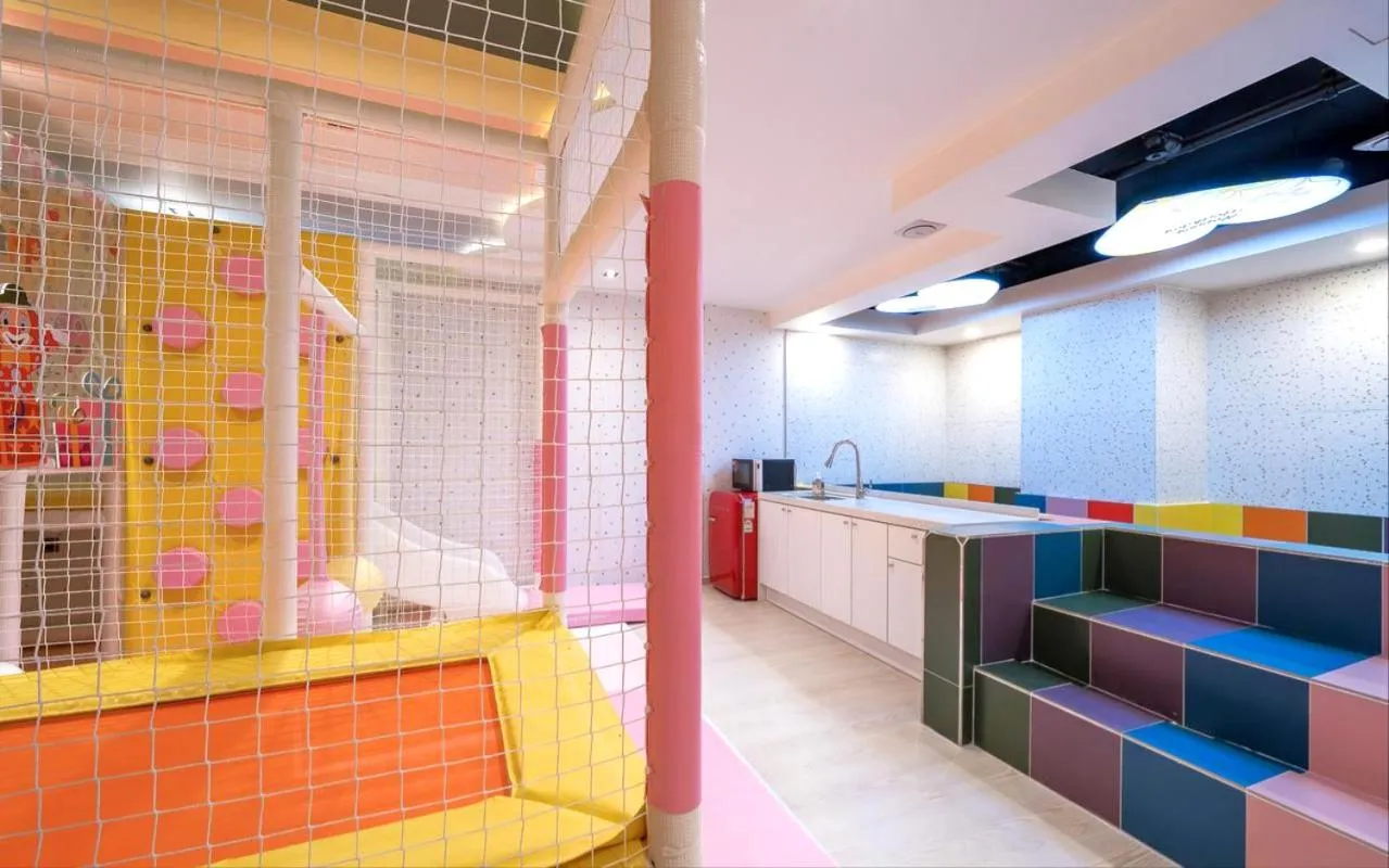 Entertainment in Jangyu Almond Kids Hotel