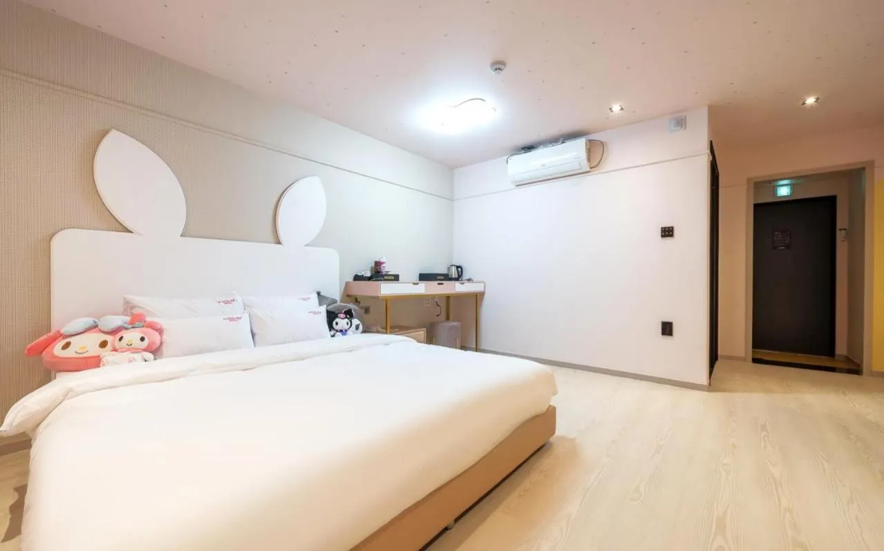 Bed in Jangyu Almond Kids Hotel