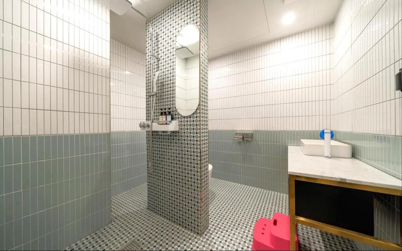 Shower in Jangyu Almond Kids Hotel