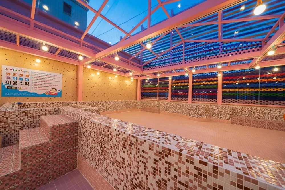 Aqua park in Jangyu Almond Kids Hotel