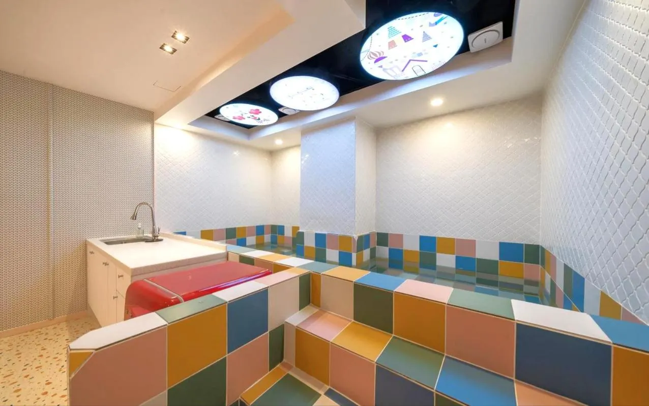 Swimming pool in Jangyu Almond Kids Hotel