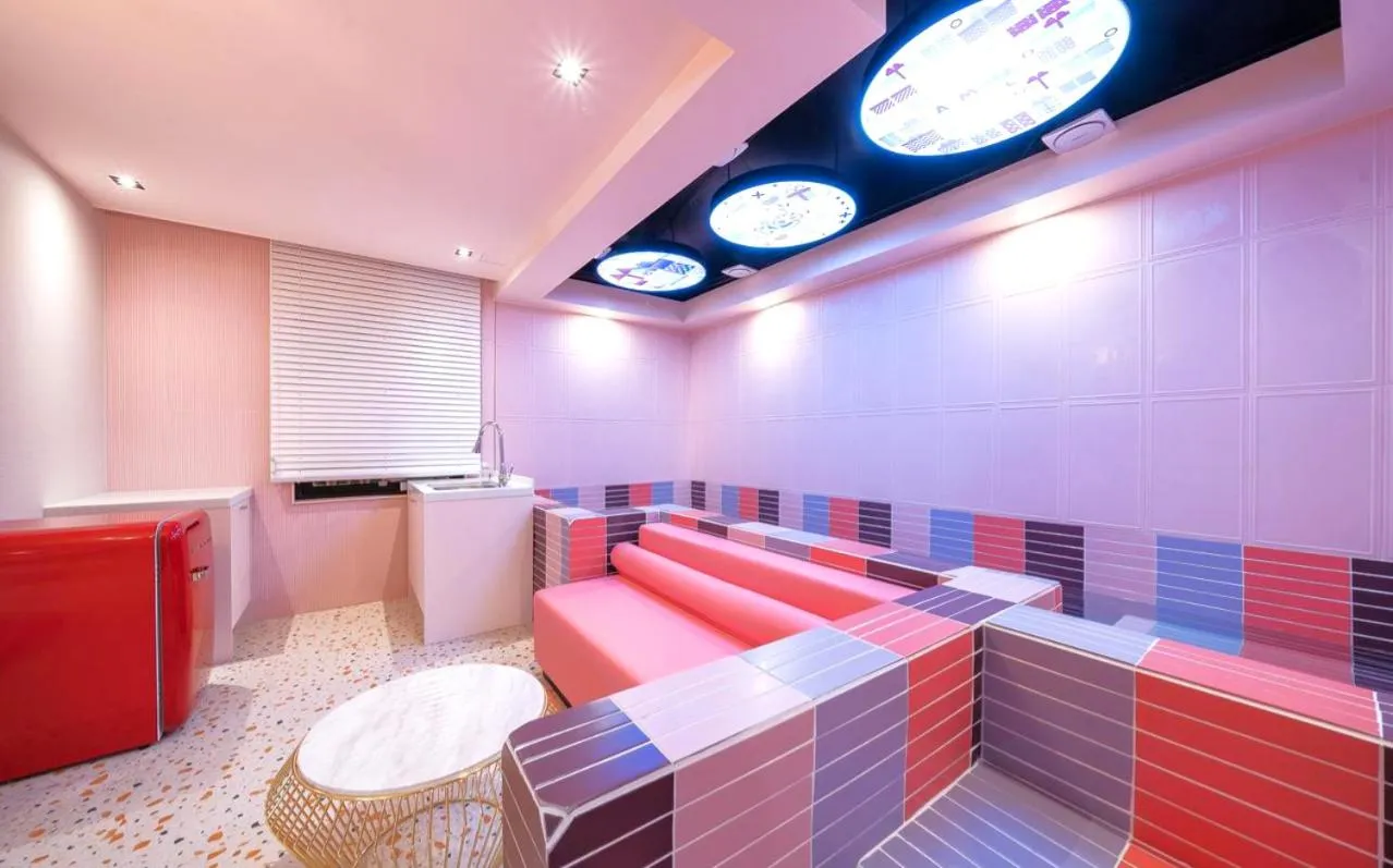 Swimming pool in Jangyu Almond Kids Hotel