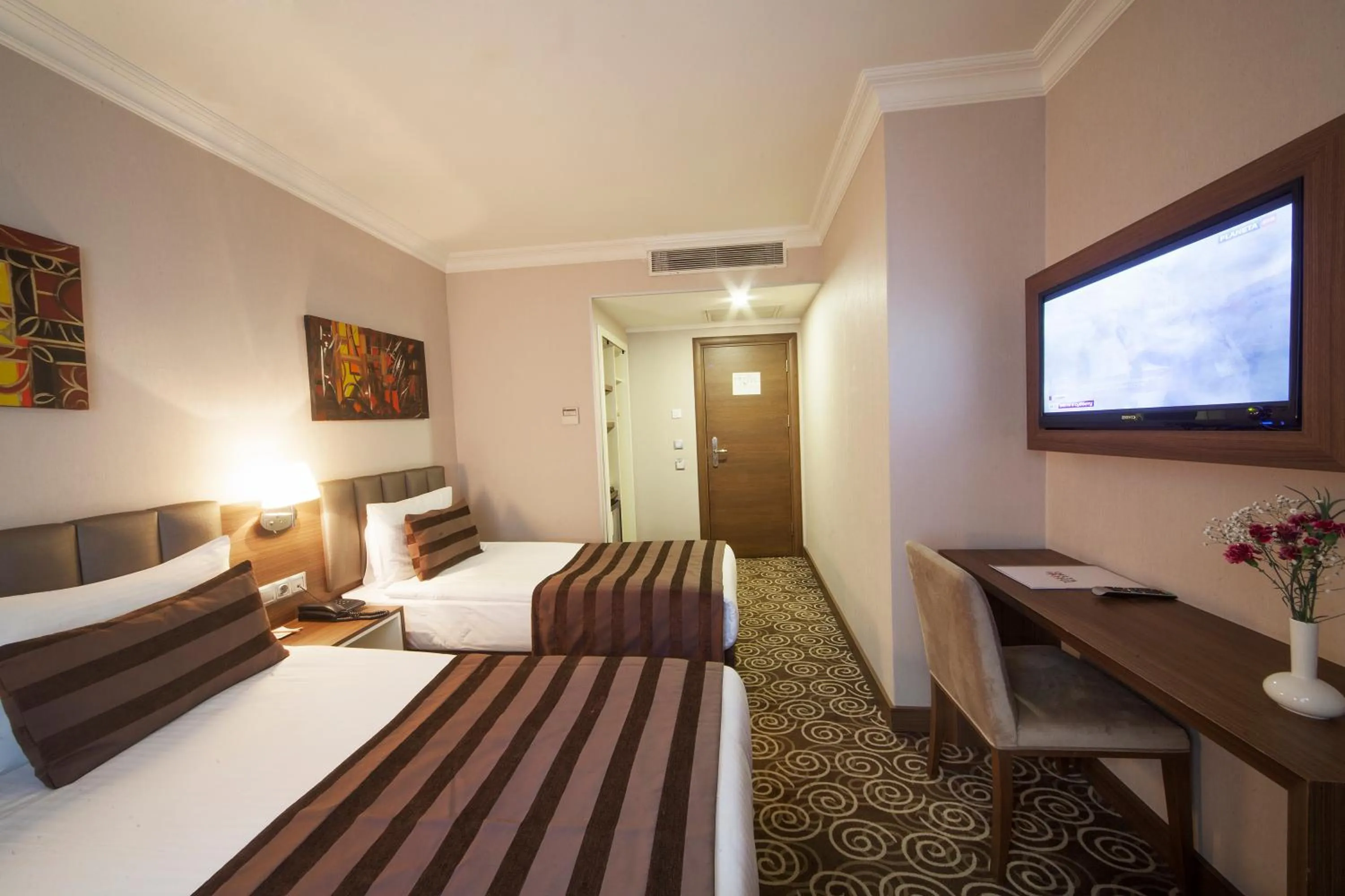 Communal lounge/ TV room, Bed in Delta Hotel Istanbul & Old City