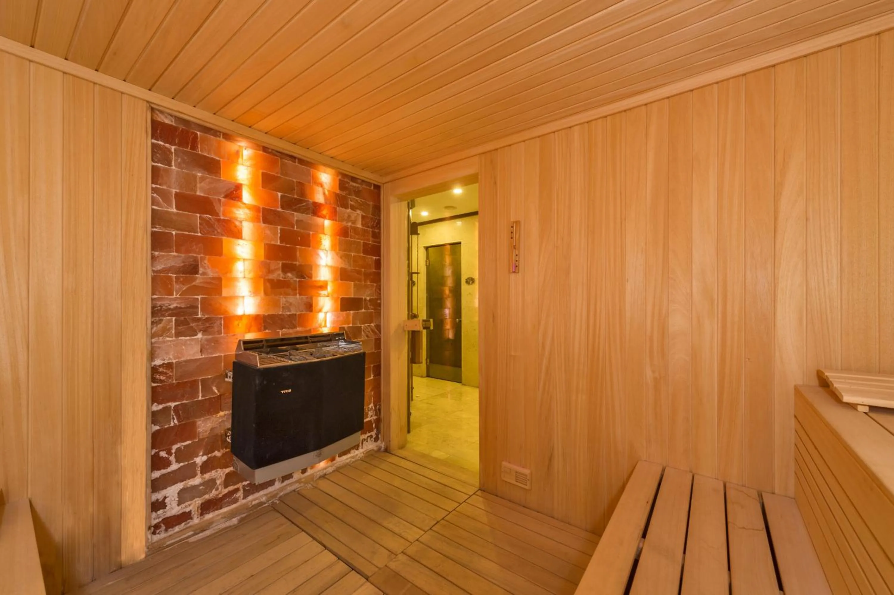 Hot Tub in Darkmen Hotel 2