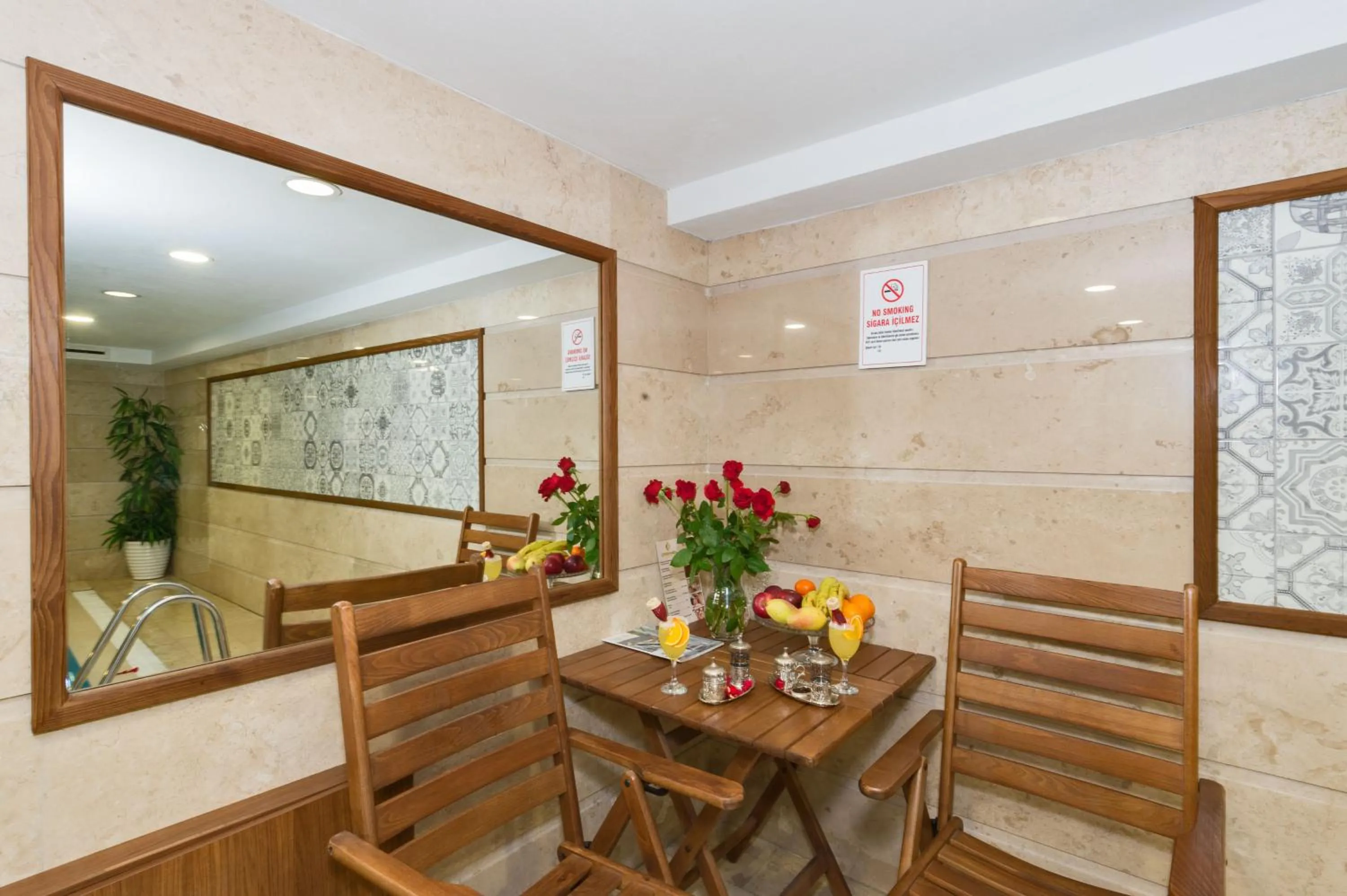 Food close-up in Darkmen Hotel 2