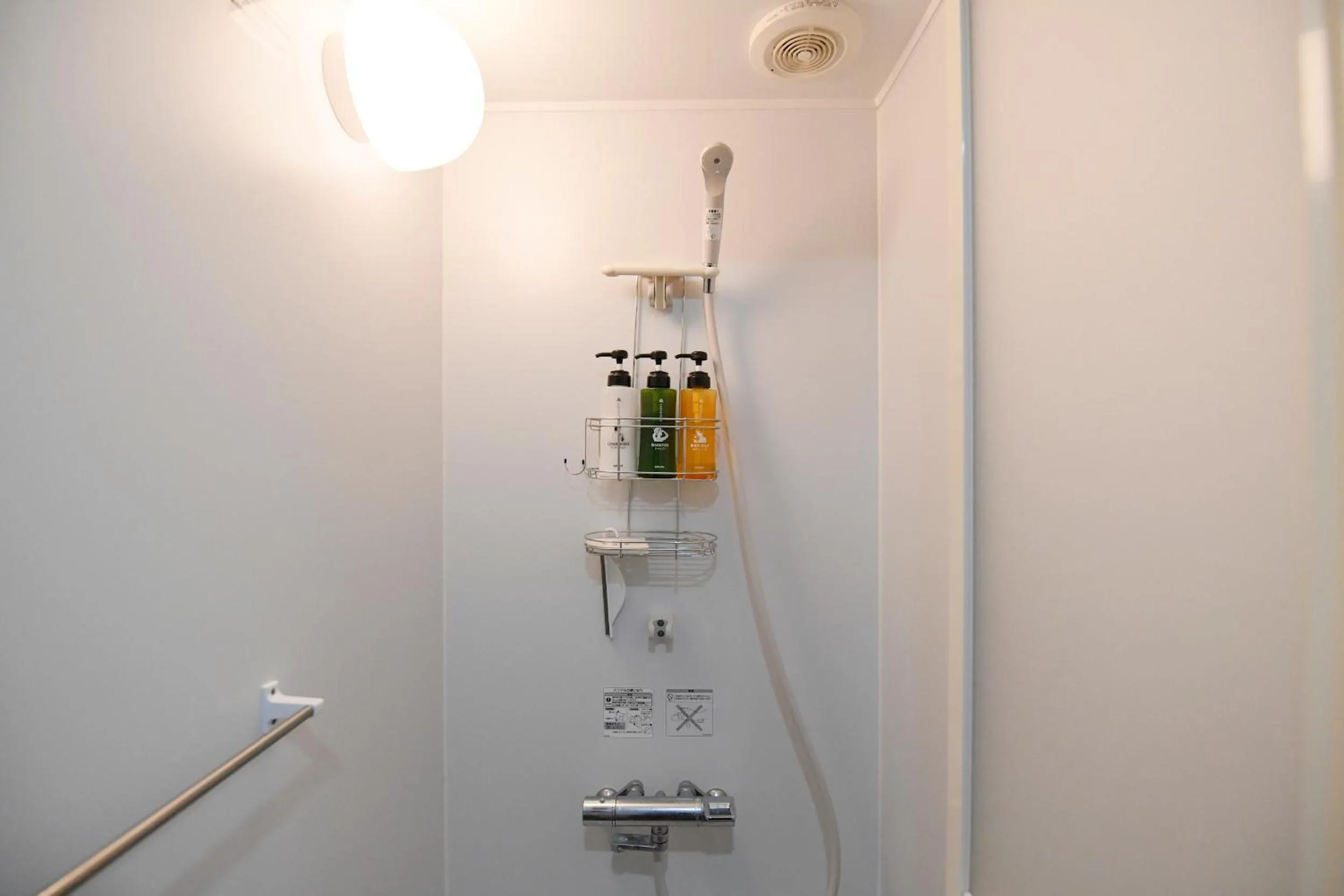 Shower in Hotel Tokyo Hub