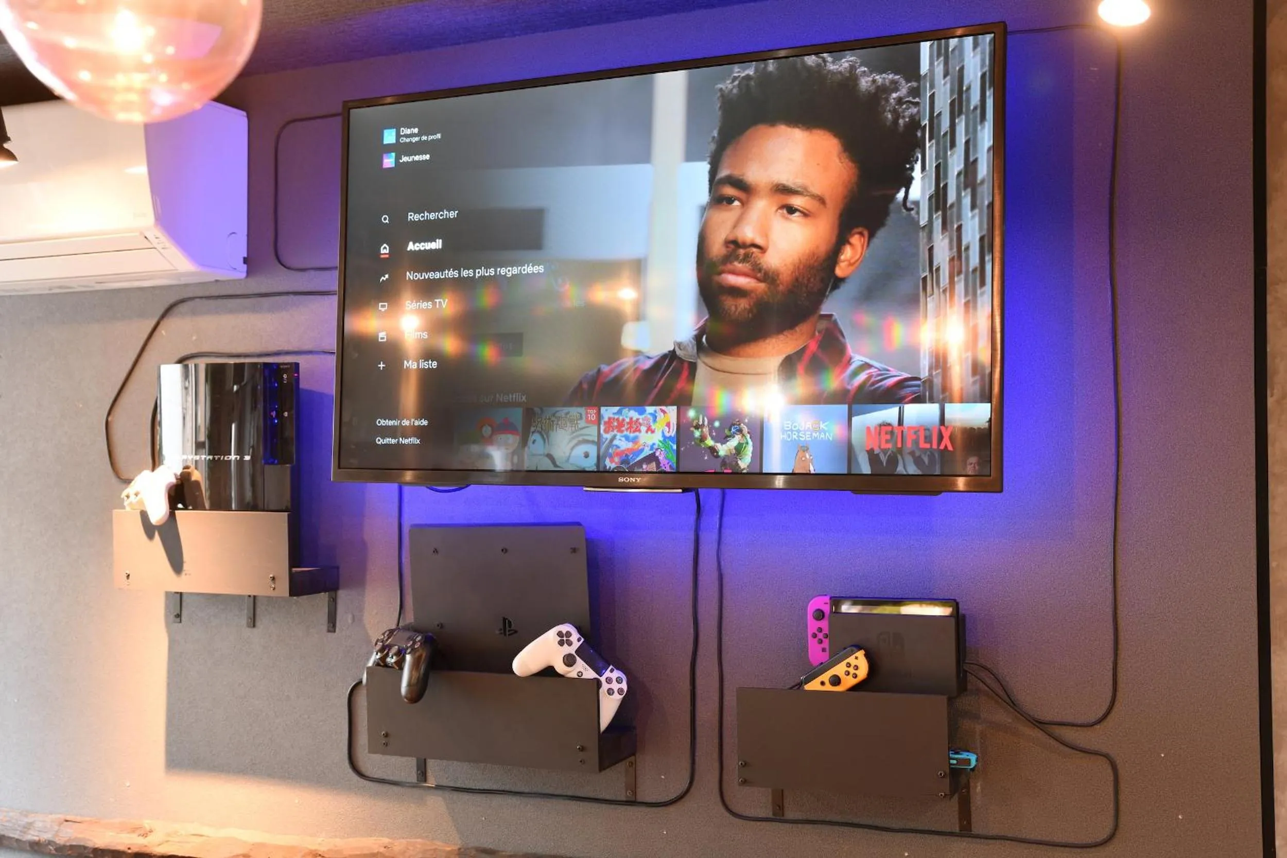 Communal lounge/ TV room in Hotel Tokyo Hub