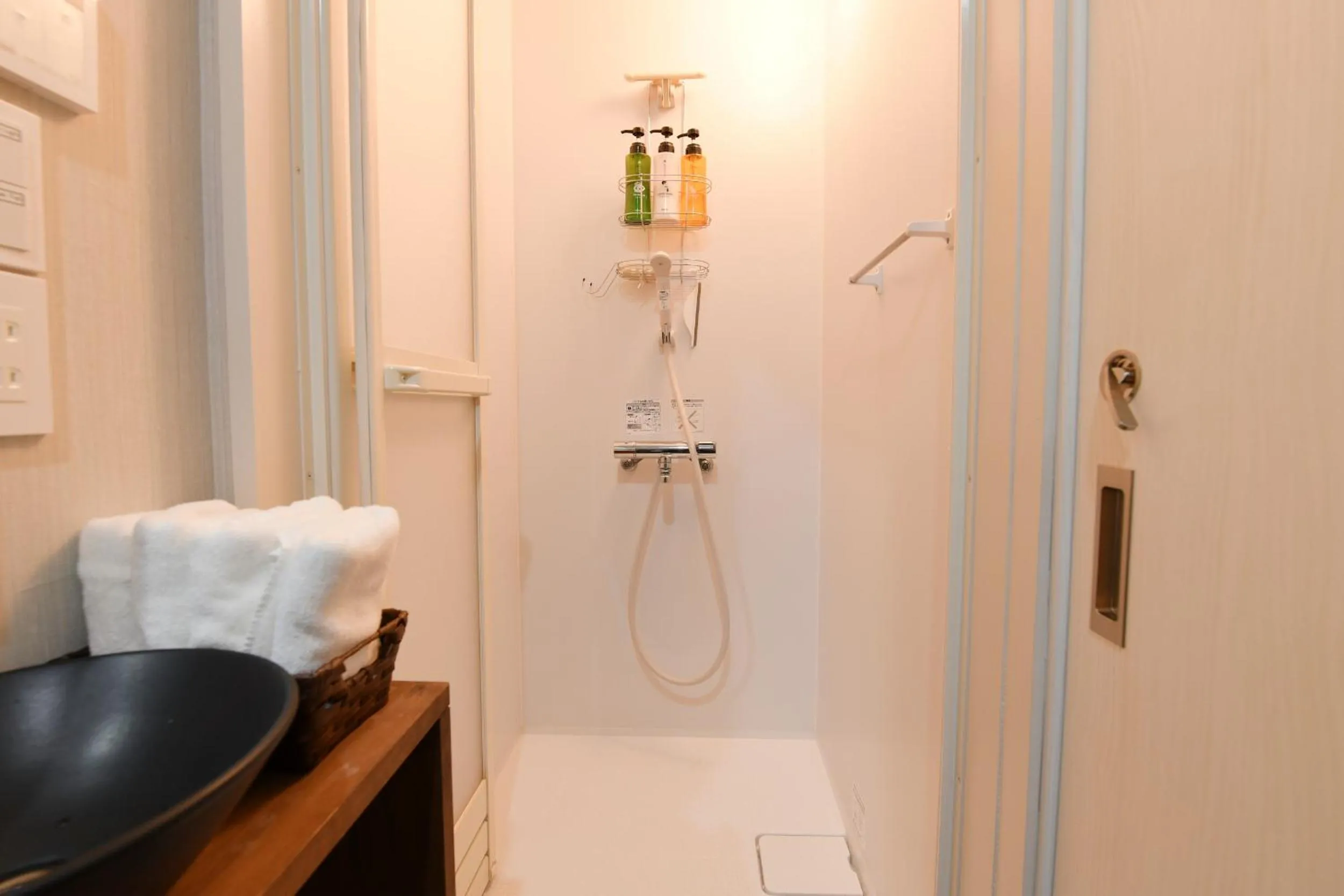 Shower in Hotel Tokyo Hub
