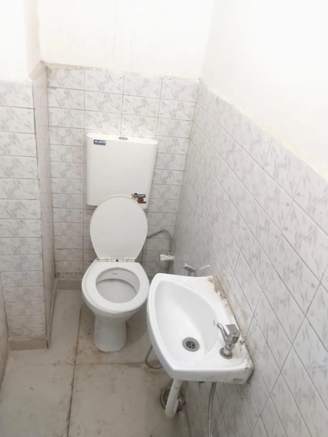 Toilet in Comfi Stay Hotel Bhopal