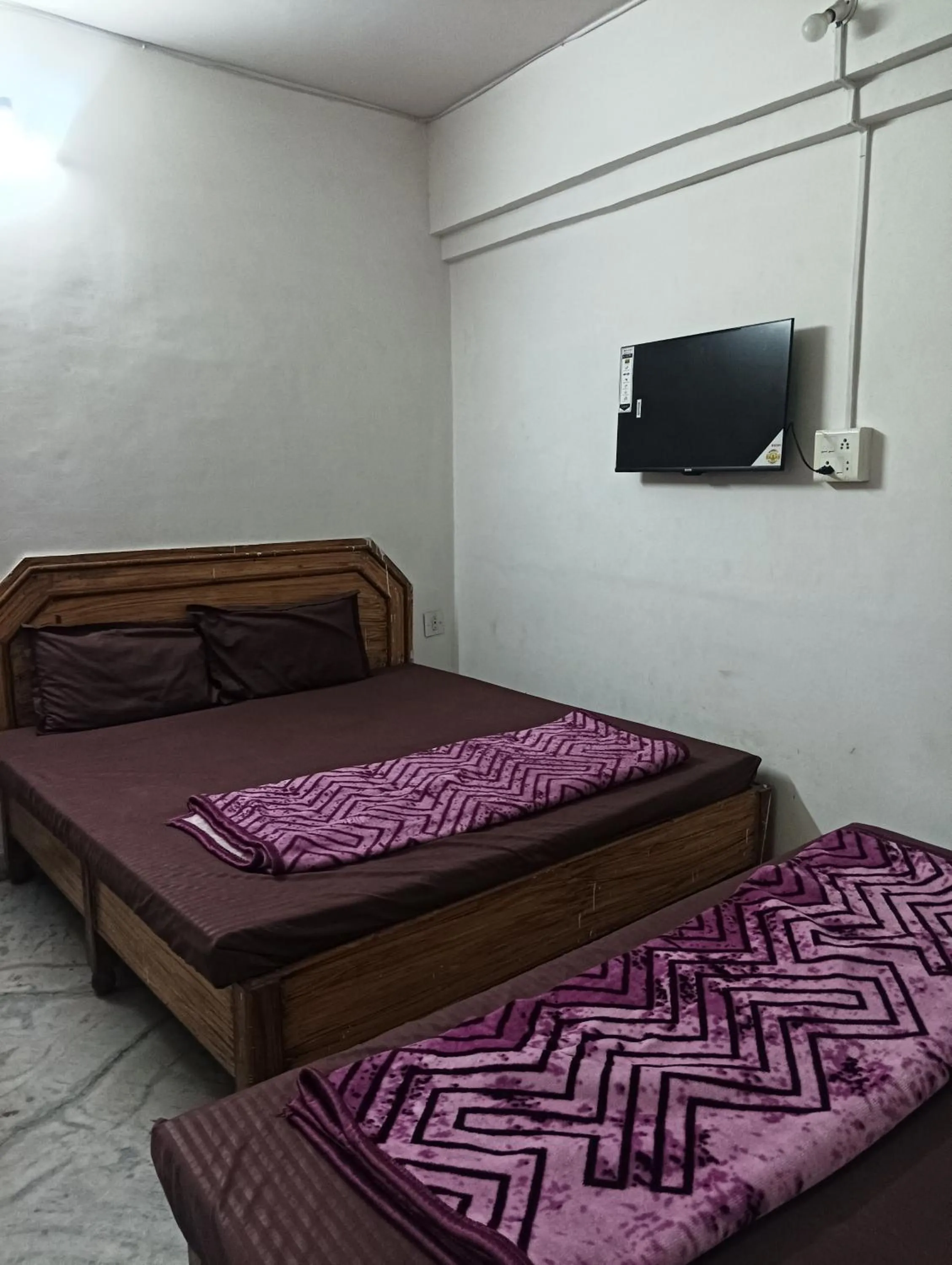 TV and multimedia, Bed in Comfi Stay Hotel Bhopal