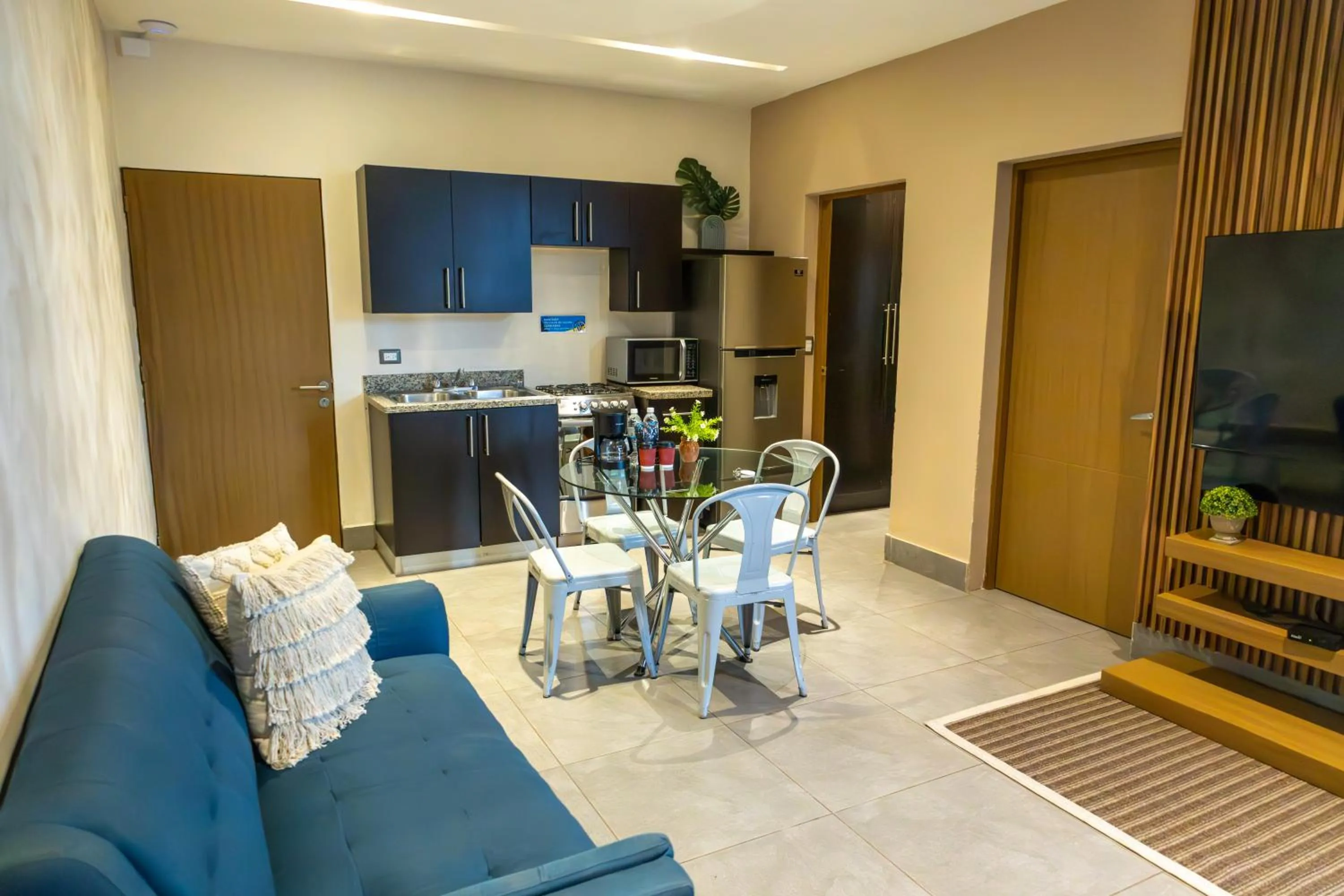 Dining area in Cardedeu Residence Lago de Coatepeque