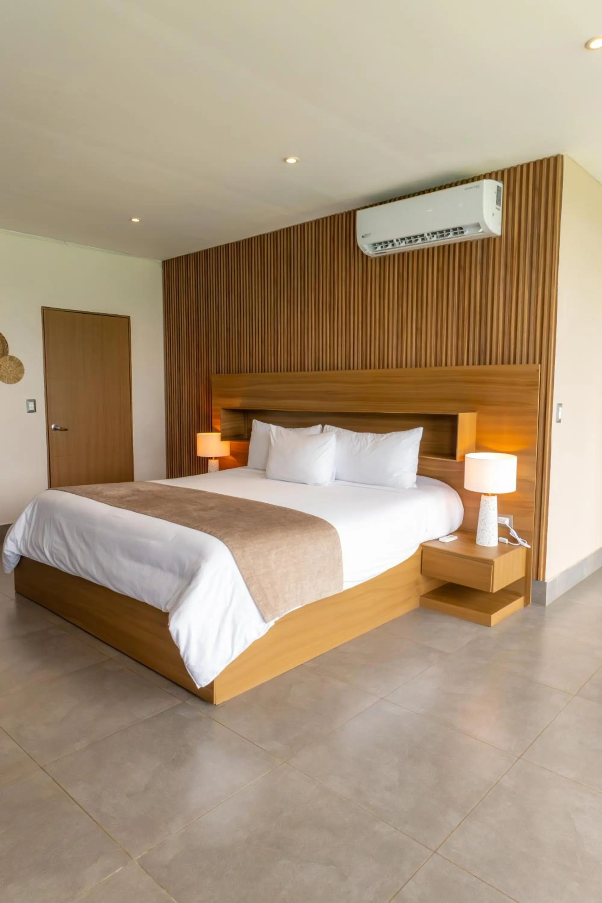 Bedroom, Bed in Cardedeu Residence Lago de Coatepeque