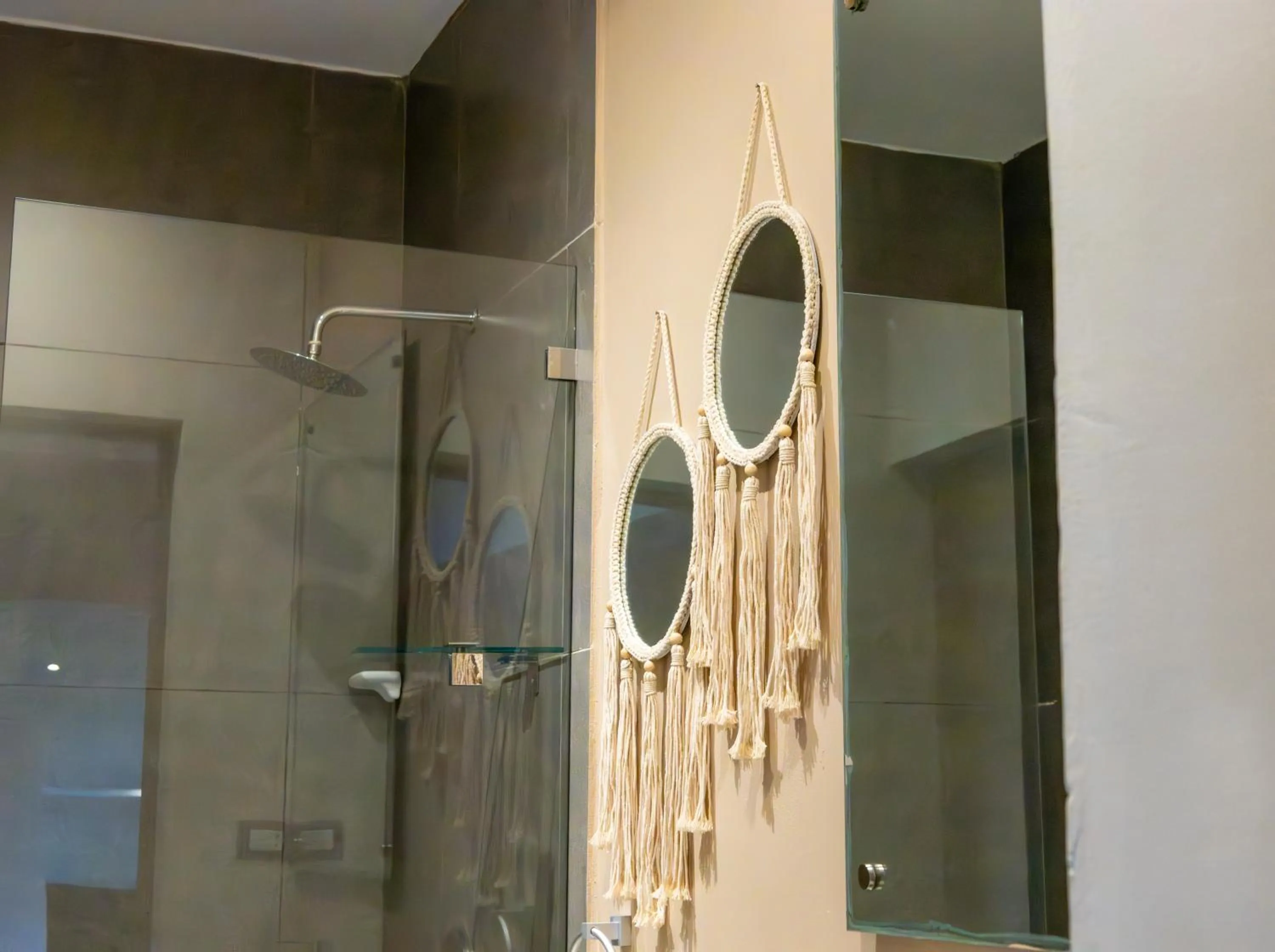 Shower in Cardedeu Residence Lago de Coatepeque