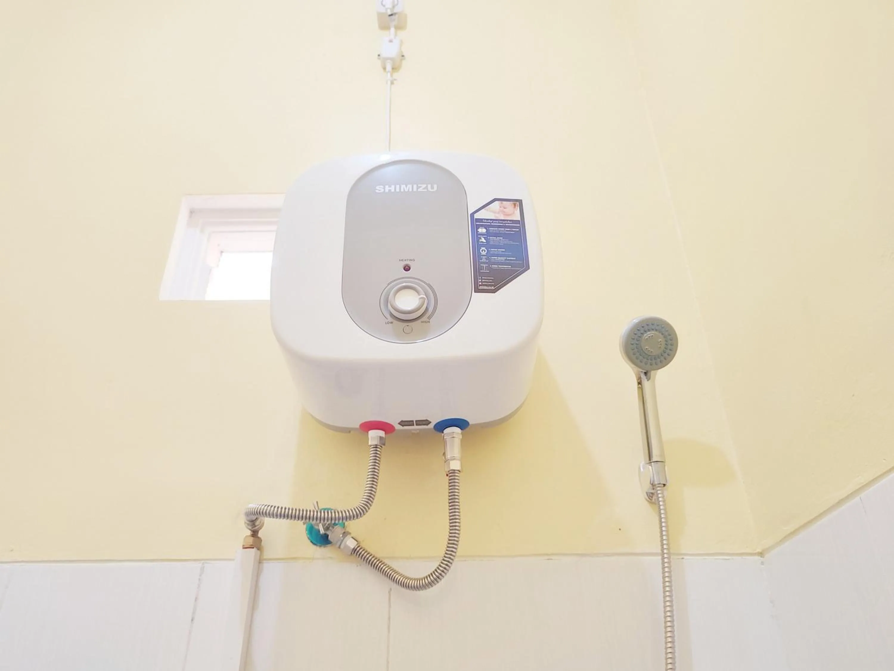 Bathroom in RedDoorz Near Exit Toll Banyumanik Semarang