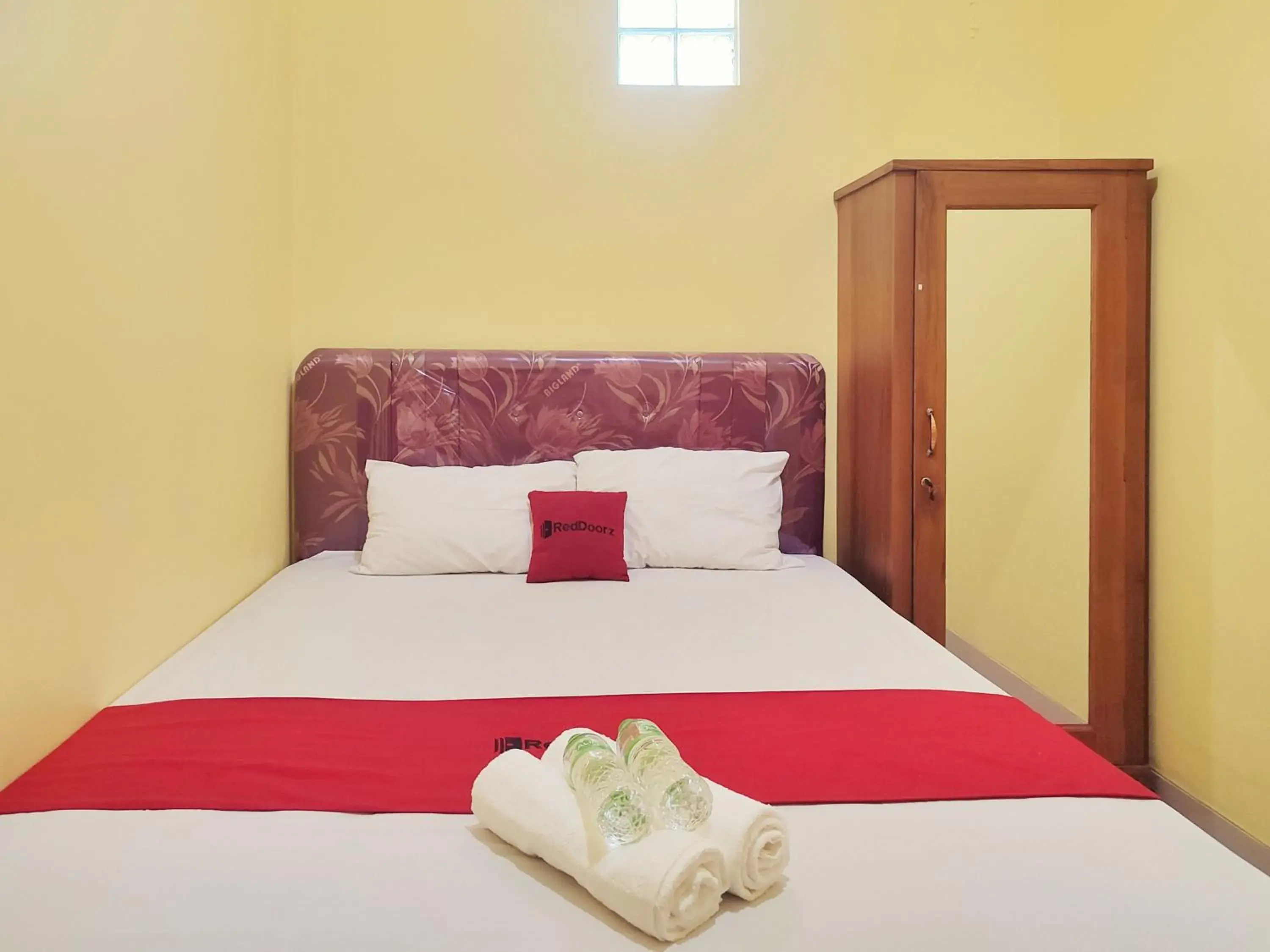 RedDoorz Near Exit Toll Banyumanik Semarang RedDoorz Near Exit Toll Banyumanik Semarang