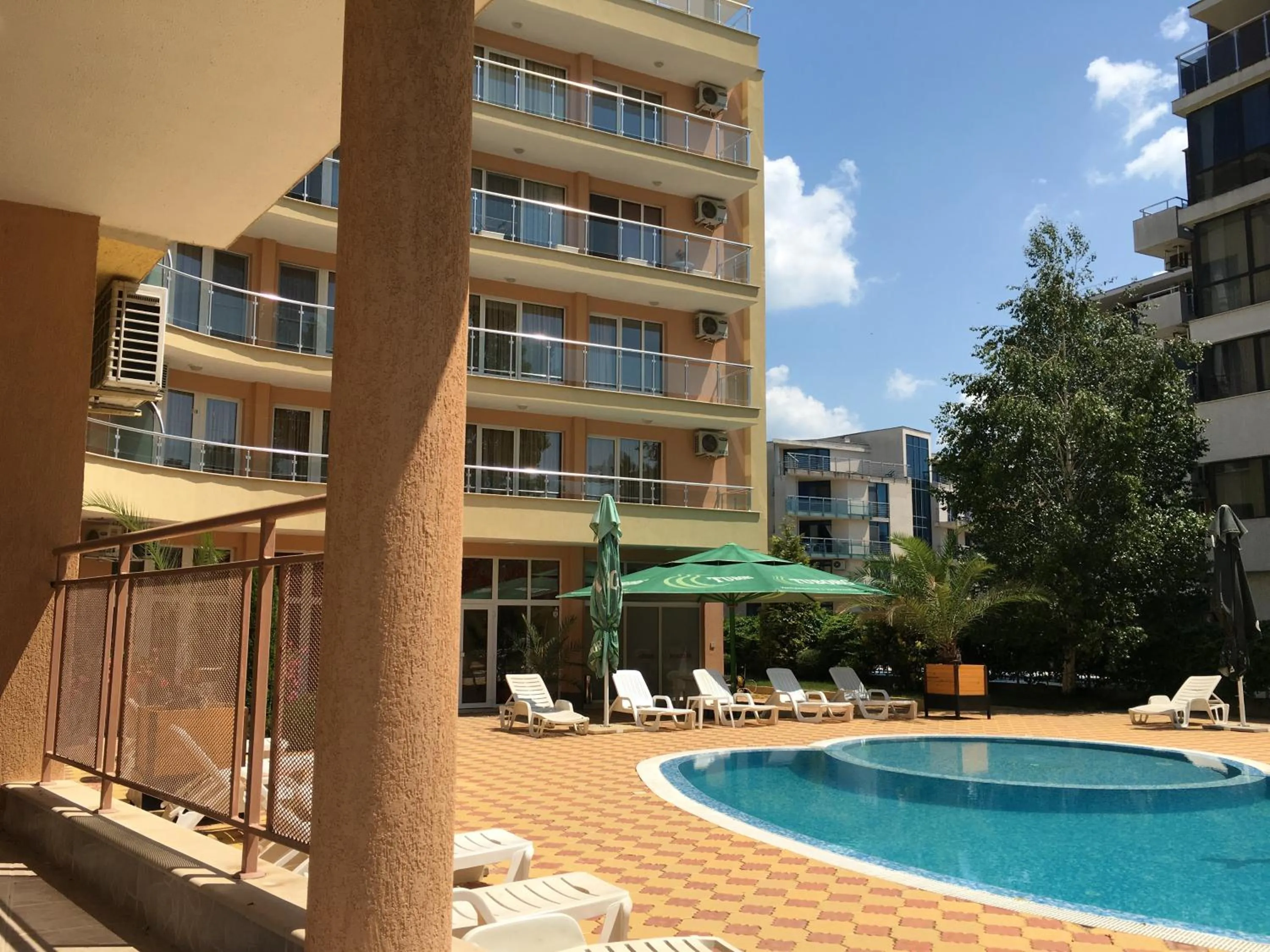Swimming pool in Beatris Family House