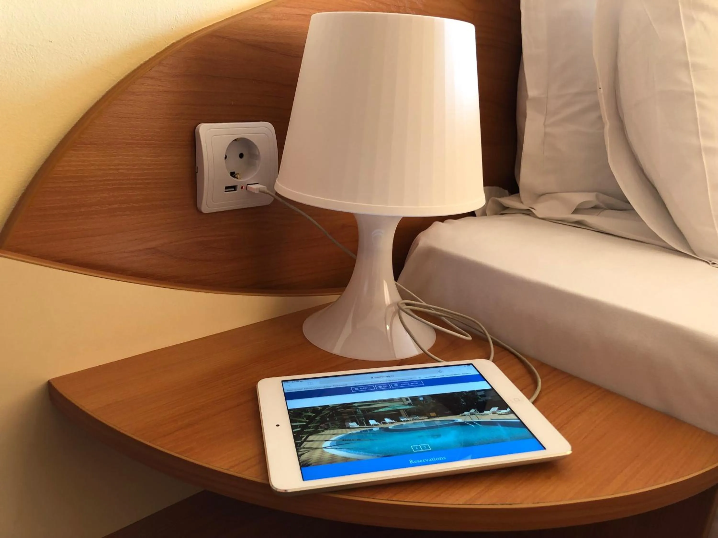 Bedroom, Bed in Beatris Family House