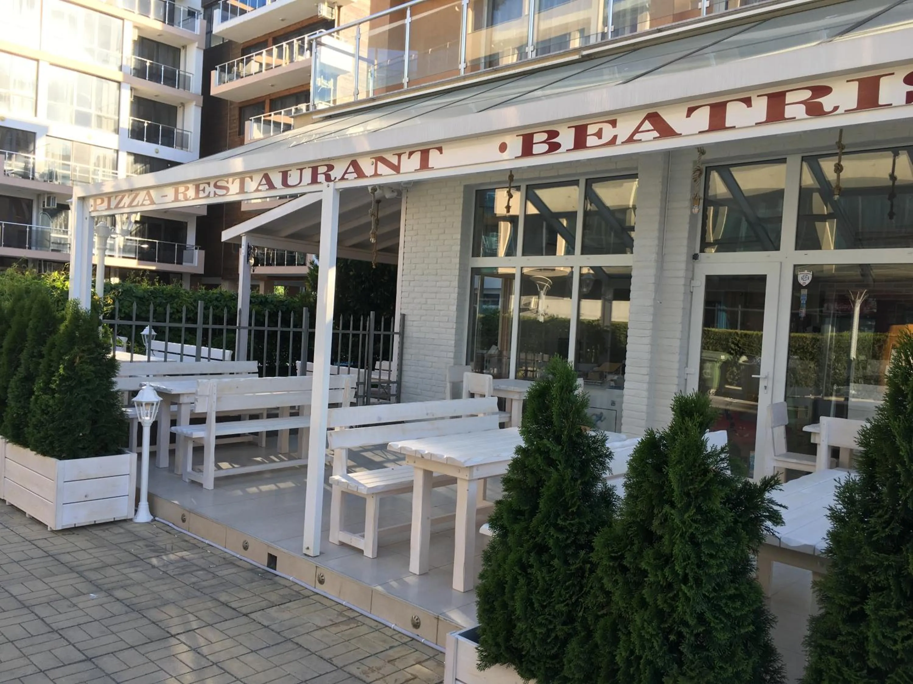 Restaurant/places to eat in Beatris Family House