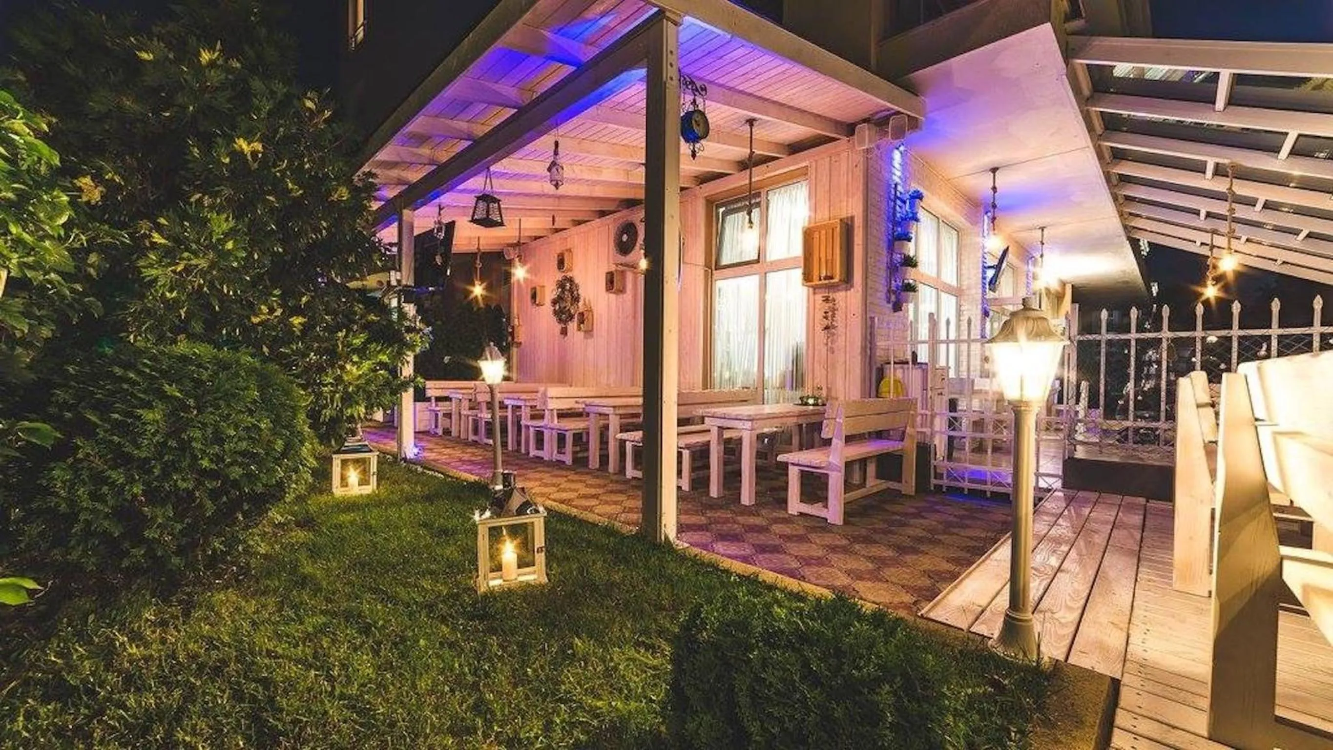 Restaurant/places to eat in Beatris Family House