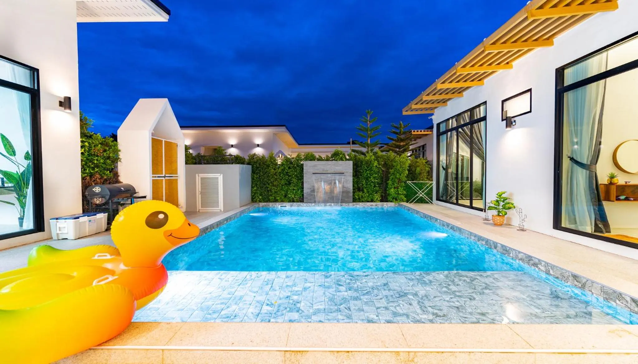 Pool view in Villa Paramount 1