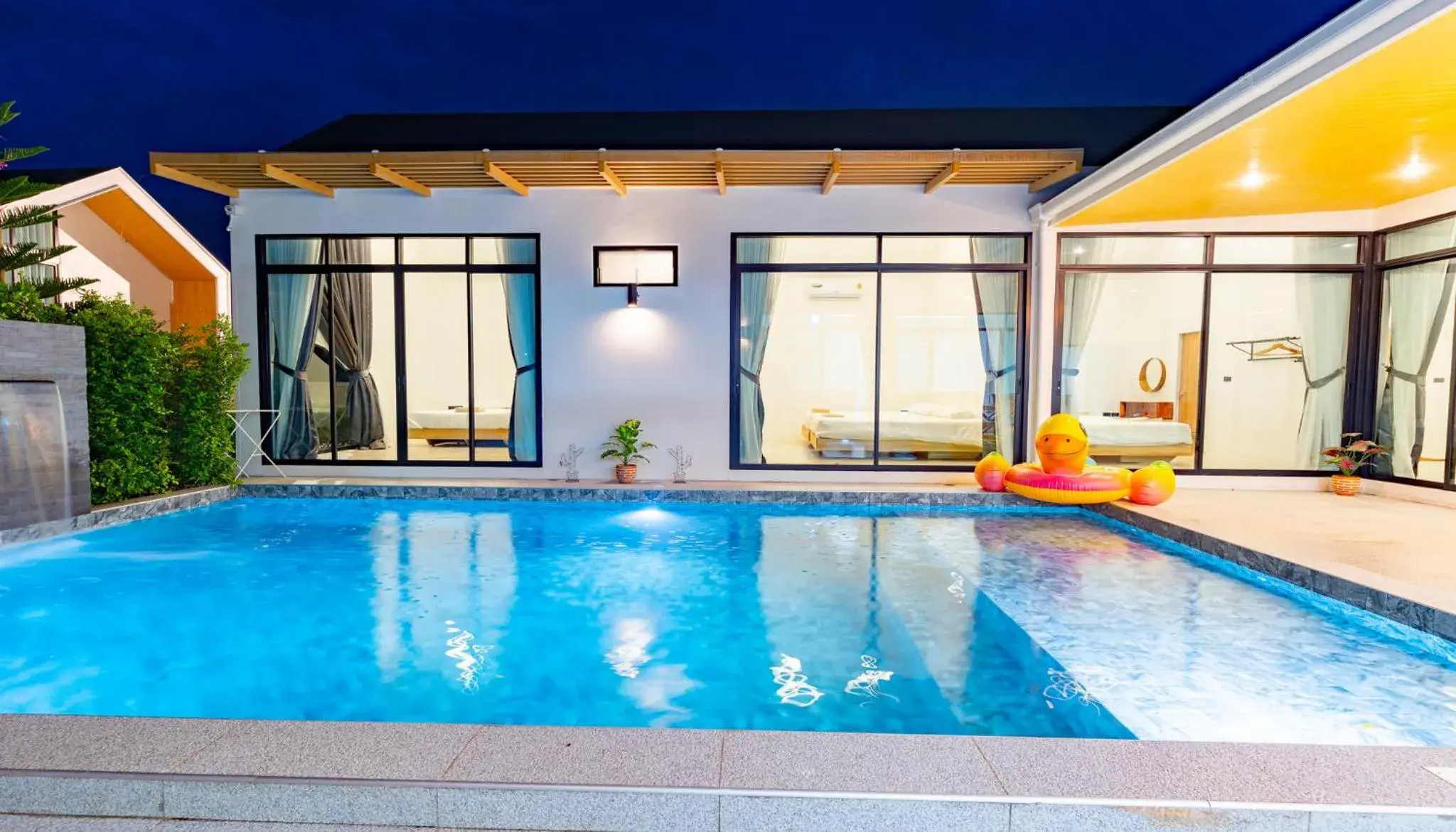 Swimming pool in Villa Paramount 1 Swimming pool in Villa Paramount 1