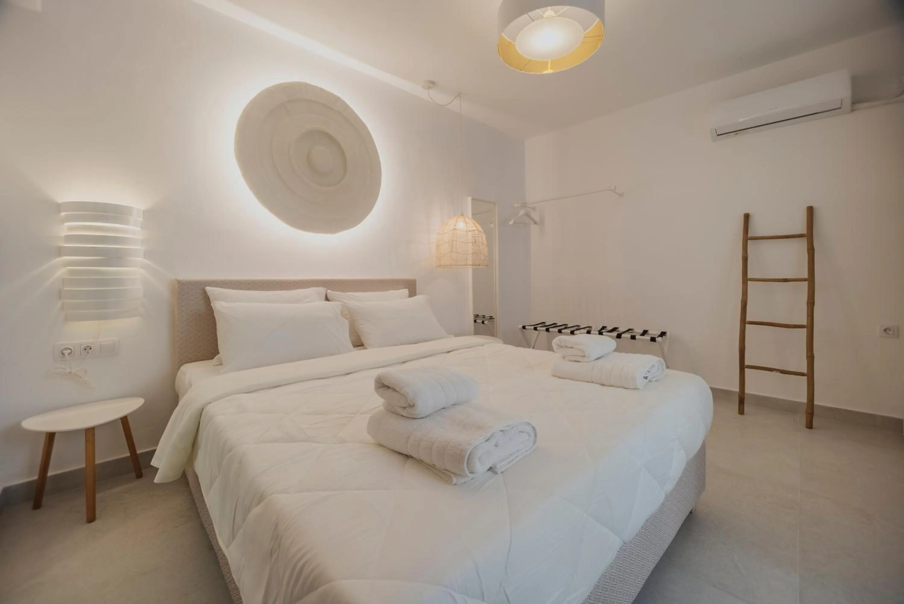 Bed in Golden Bird's